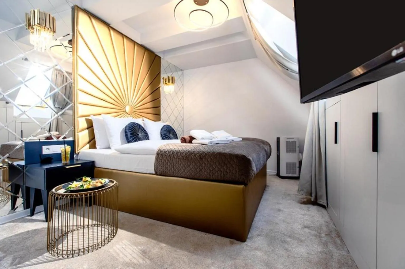 Photo of the whole room, Bed in Amber Park Spa