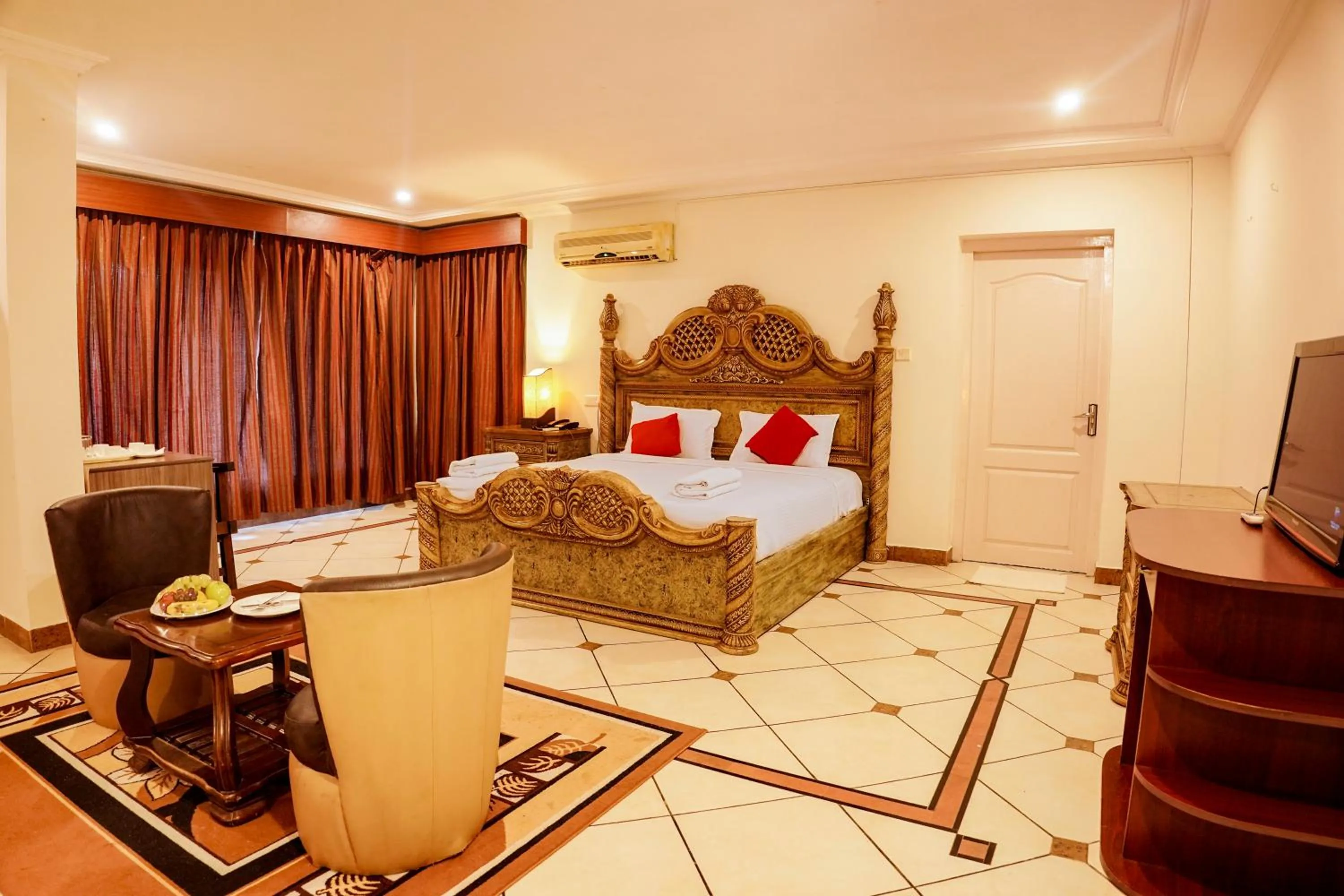 Bedroom, Bed in Emarald Resort