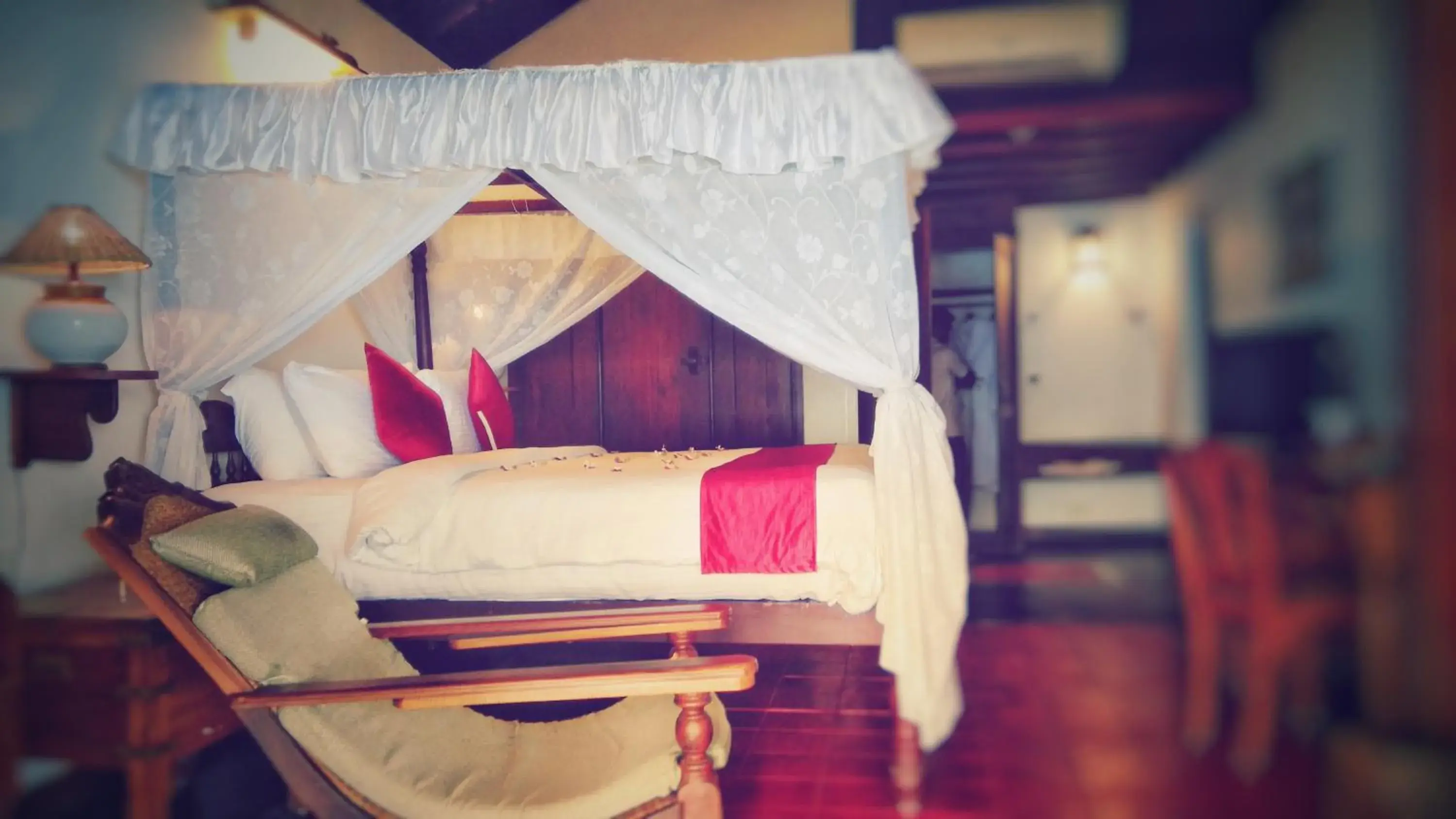 Villa with Lake View in Punnamada Resort Villa with Lake View in Punnamada Resort