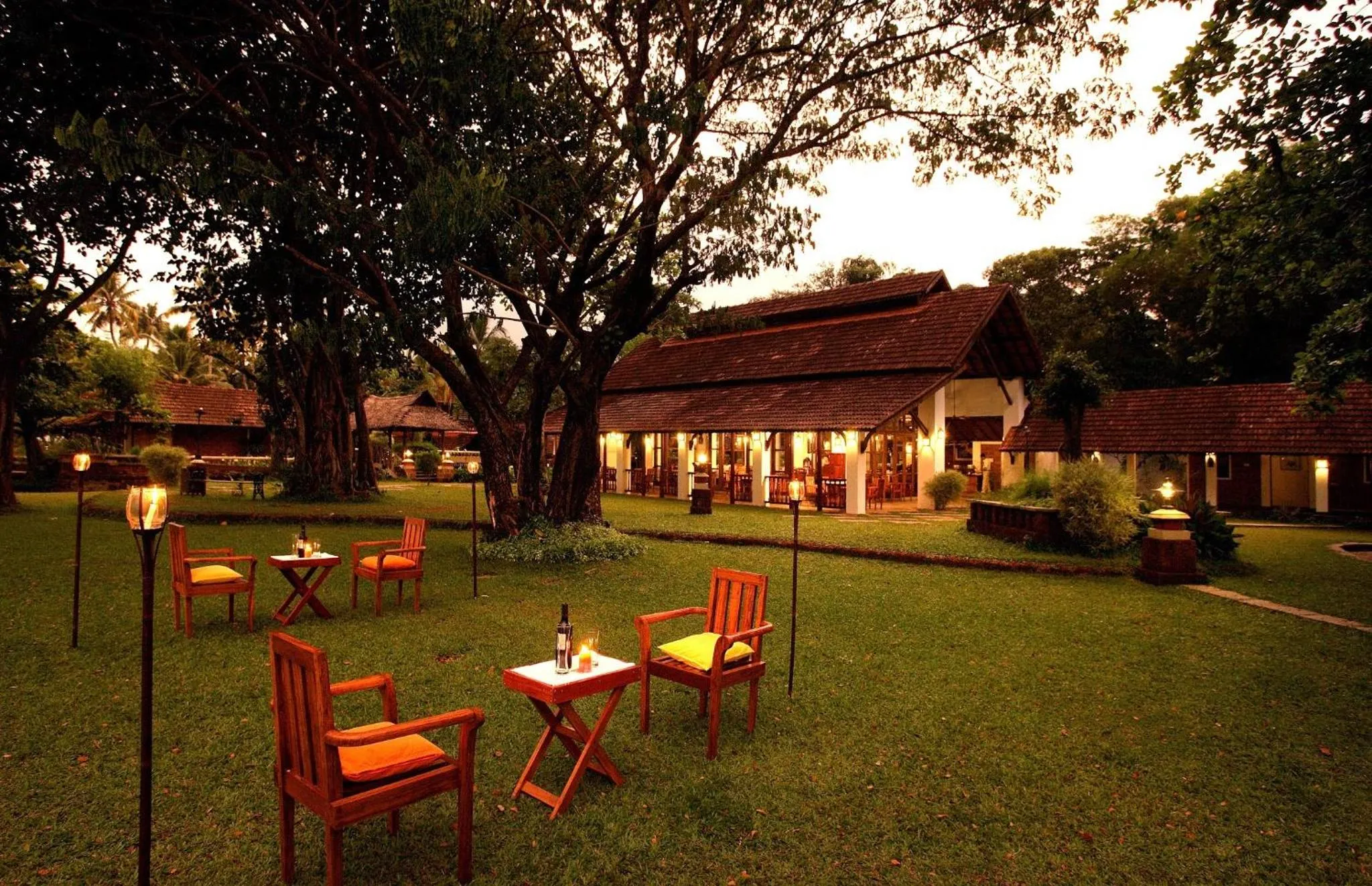 Restaurant/places to eat in Punnamada Resort