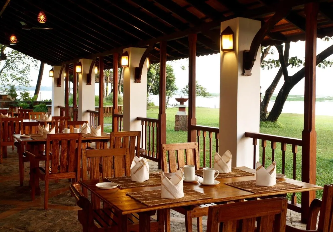 Restaurant/places to eat in Punnamada Resort