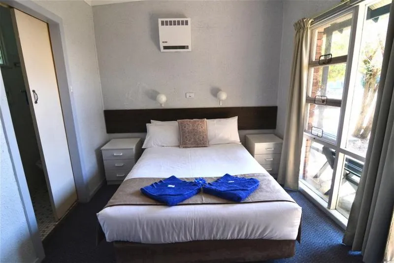 Bed in Narooma Motel