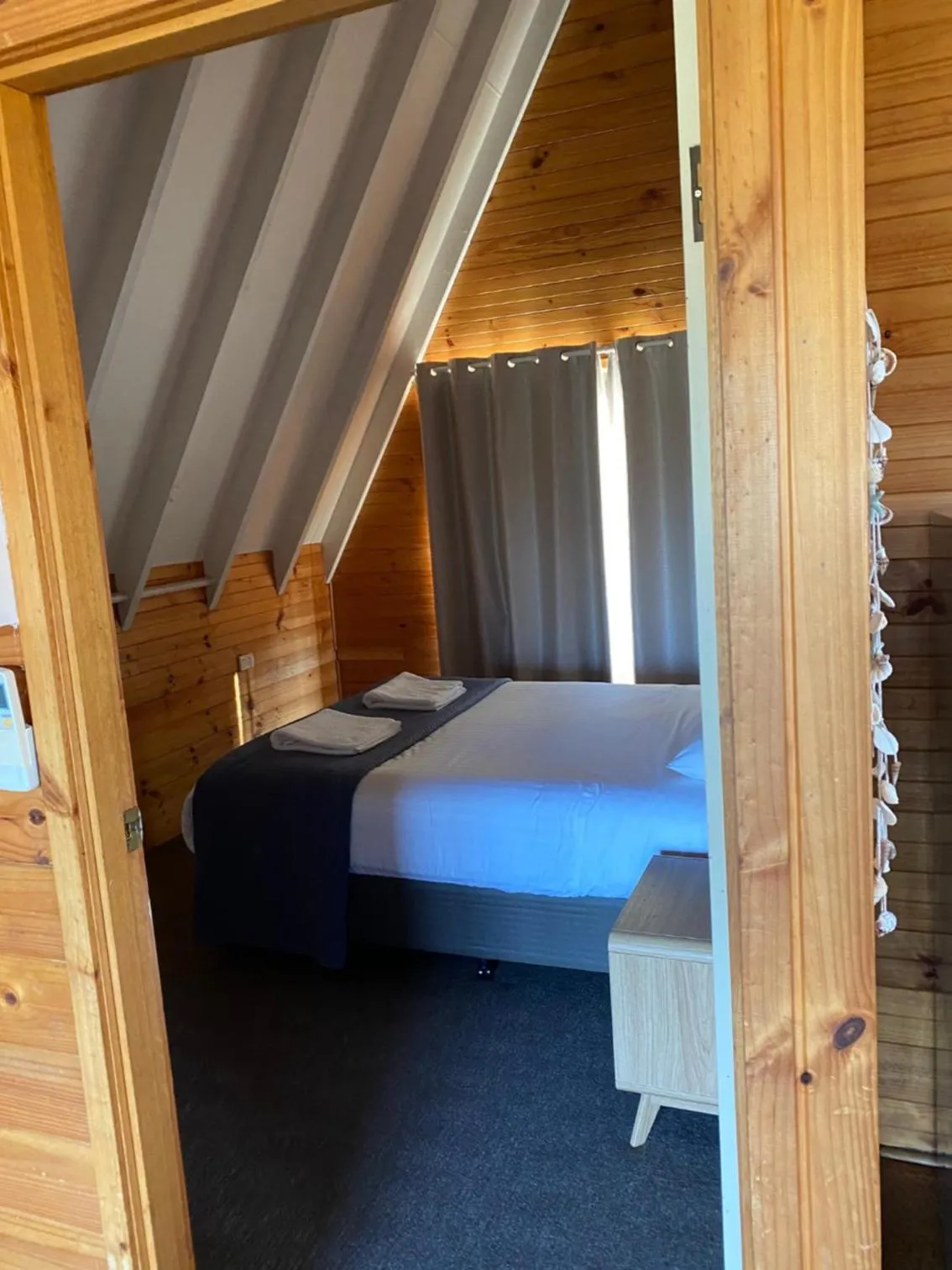 Bedroom, Bed in Bicheno by the Bay