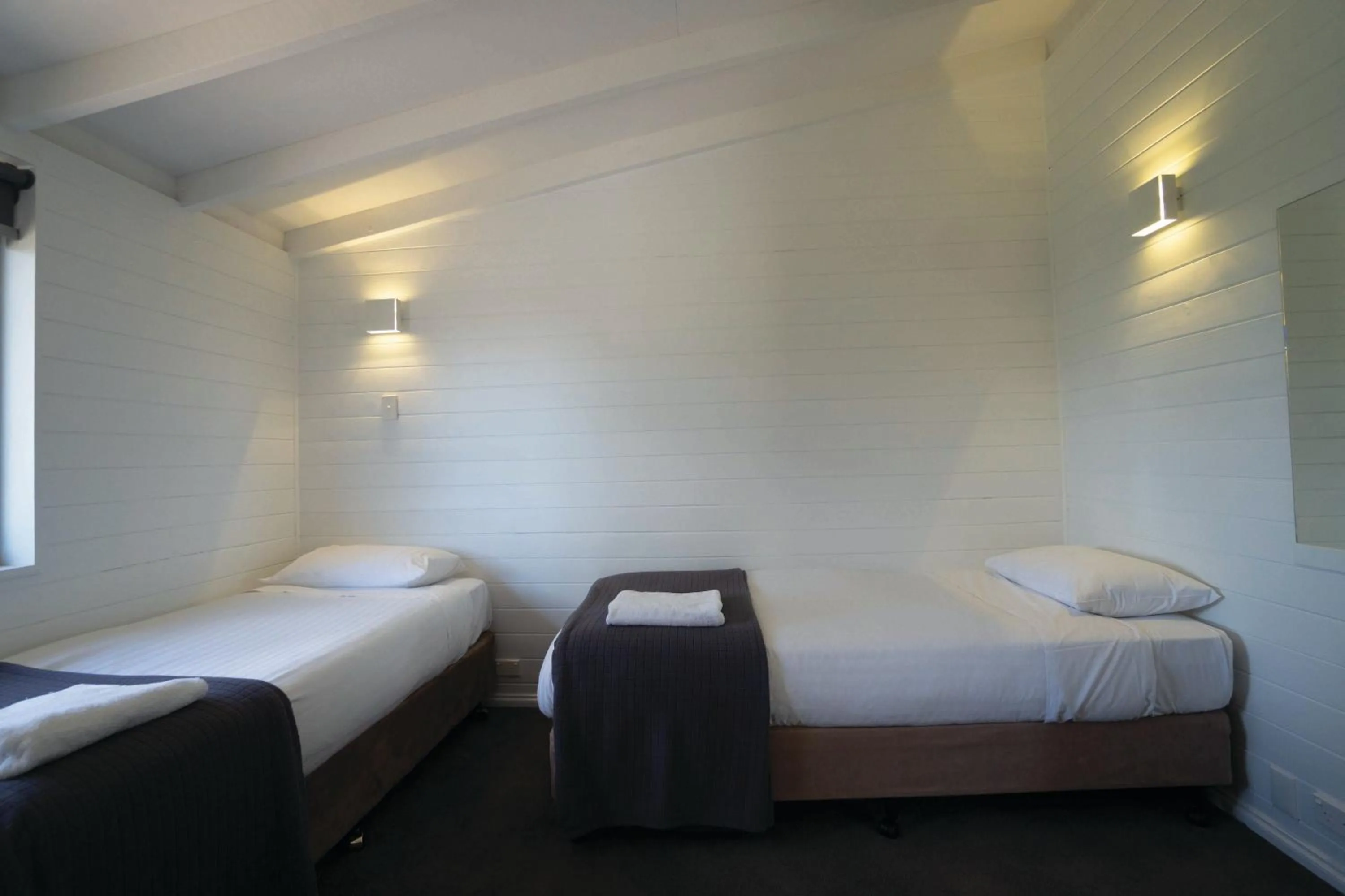 Bedroom, Bed in Bicheno by the Bay