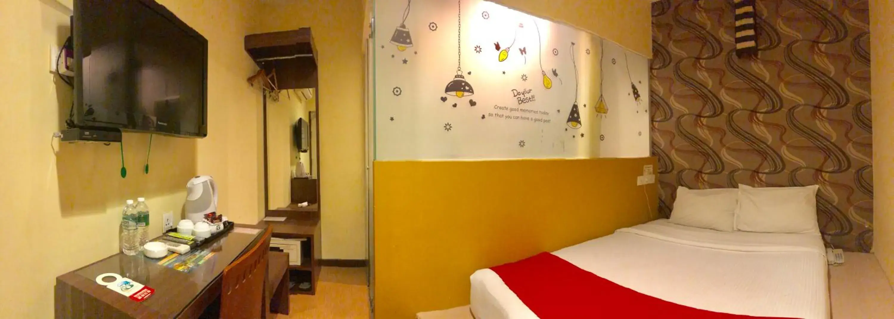 Bedroom, Bed in Eight Days Boutique Hotel - Mount Austin Bedroom, Bed in Eight Days Boutique Hotel - Mount Austin