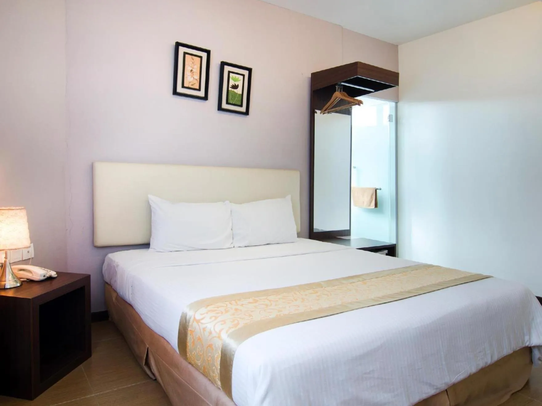 Bedroom, Bed in Eight Days Boutique Hotel - Mount Austin