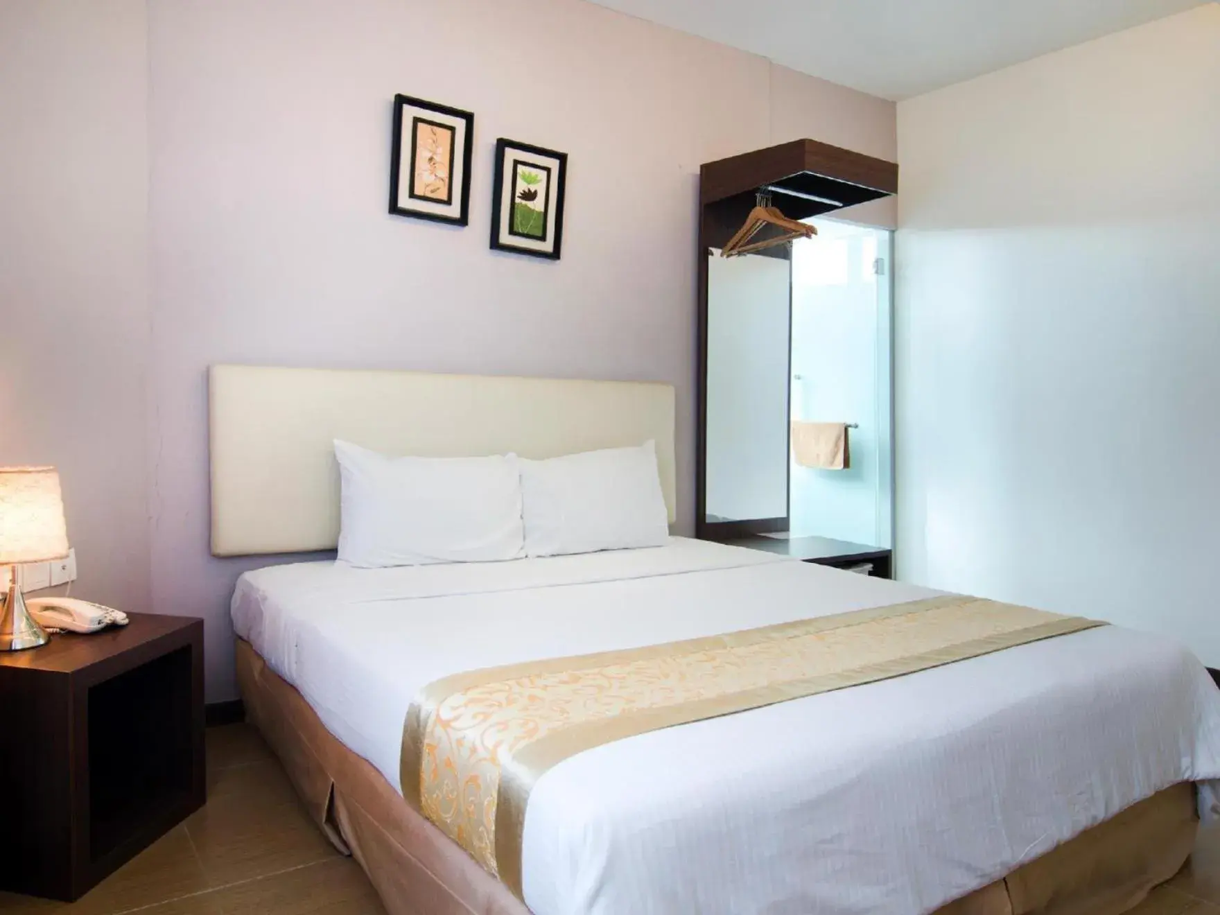 Bedroom, Bed in Eight Days Boutique Hotel - Mount Austin Bedroom, Bed in Eight Days Boutique Hotel - Mount Austin