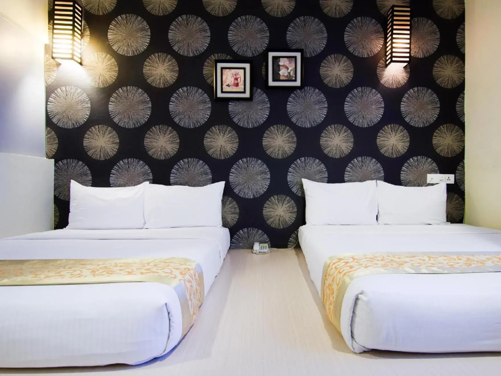 Bedroom, Bed in Eight Days Boutique Hotel - Mount Austin Bedroom, Bed in Eight Days Boutique Hotel - Mount Austin