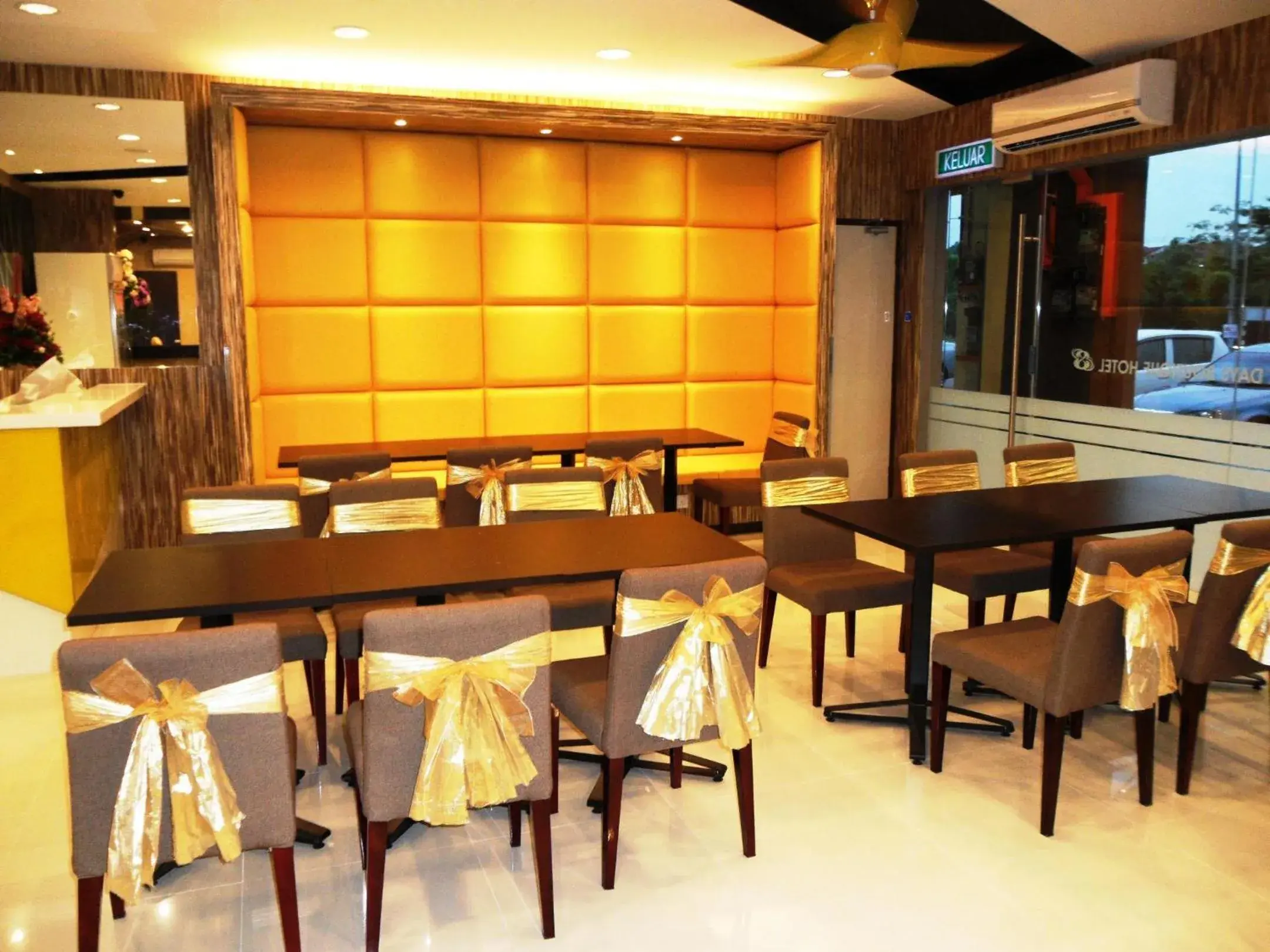 Lounge or bar in Eight Days Boutique Hotel - Mount Austin Lounge or bar in Eight Days Boutique Hotel - Mount Austin