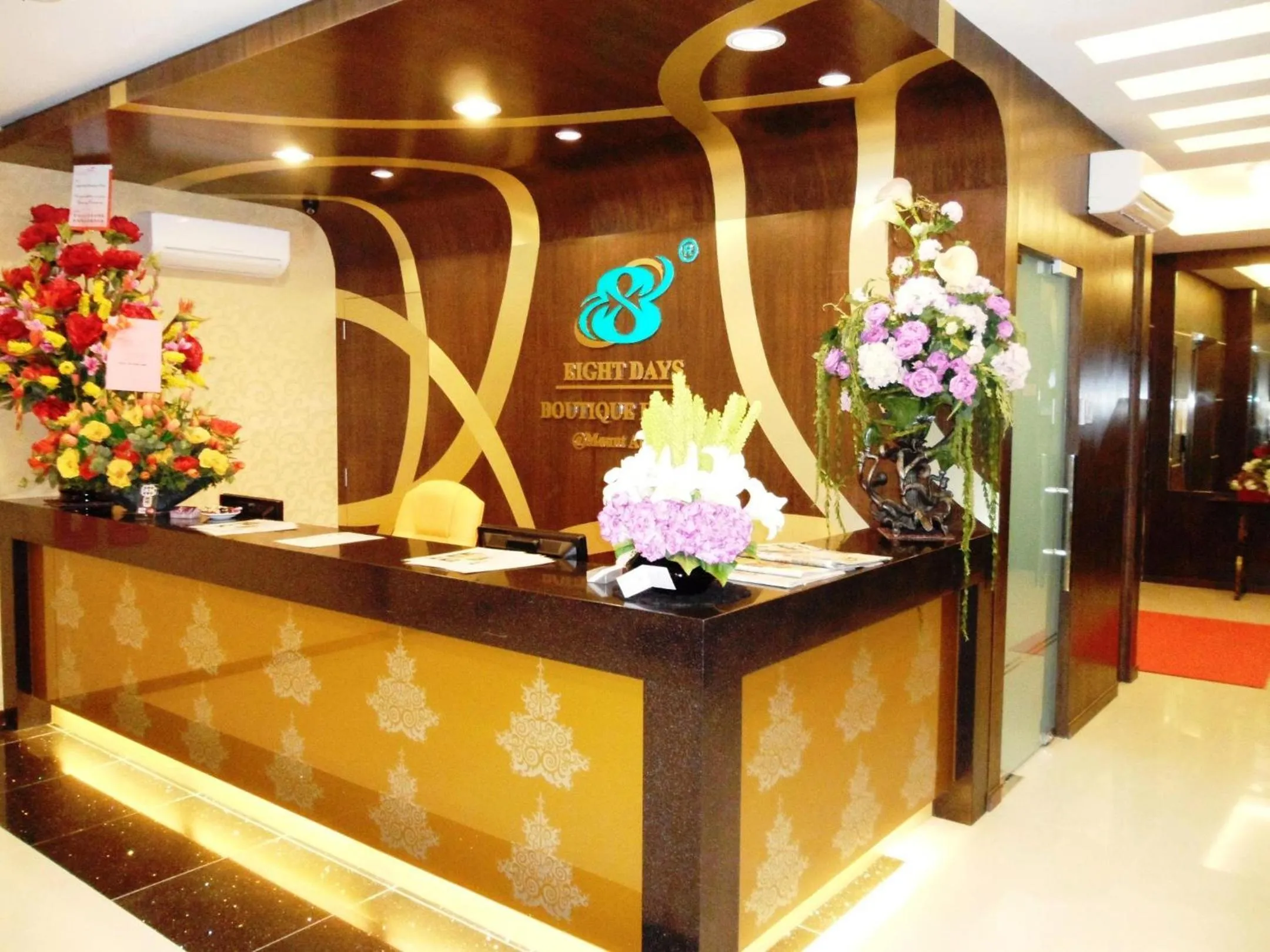 Lobby or reception in Eight Days Boutique Hotel - Mount Austin