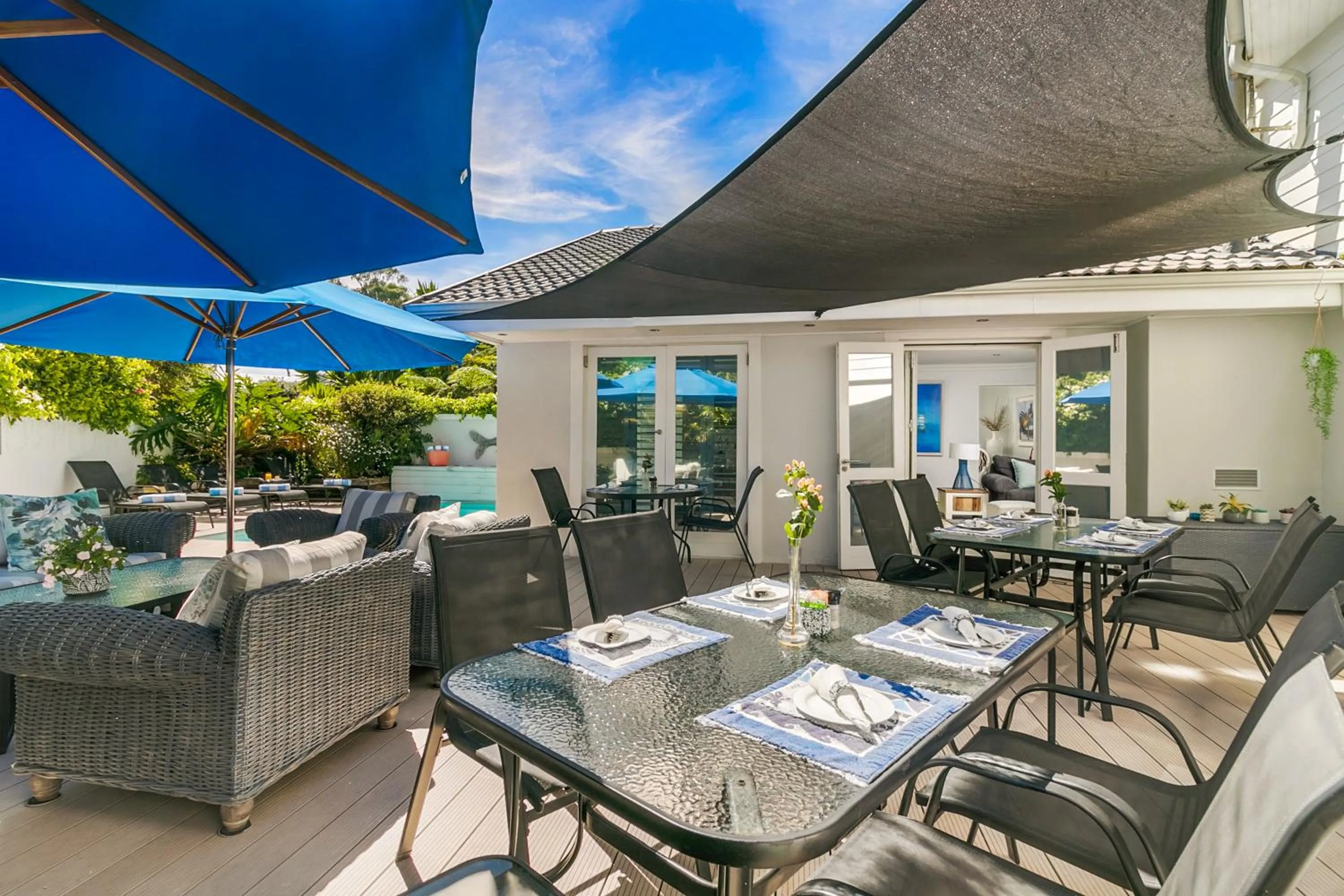 Patio in One on Bollard