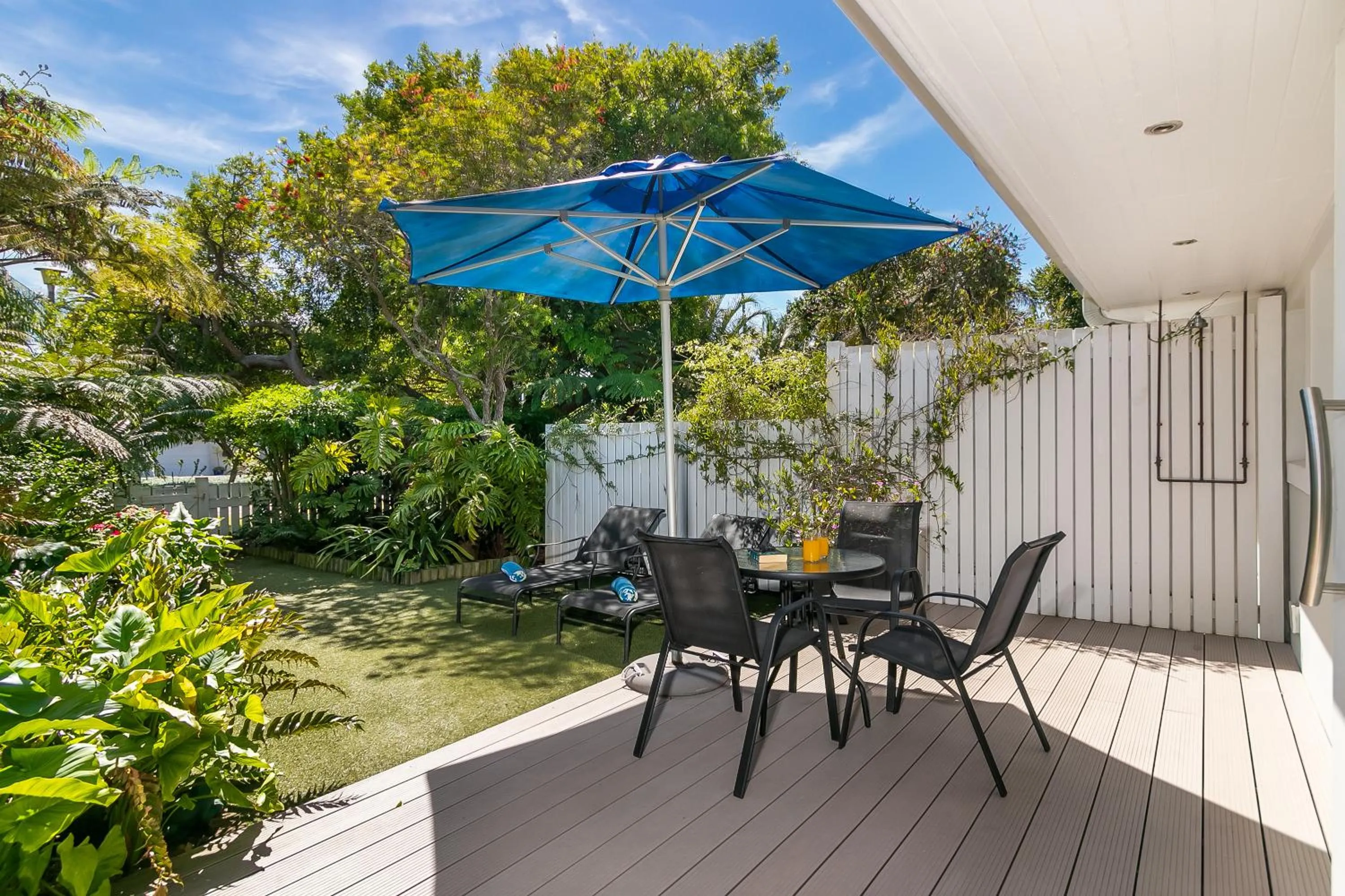 Spring in One on Bollard