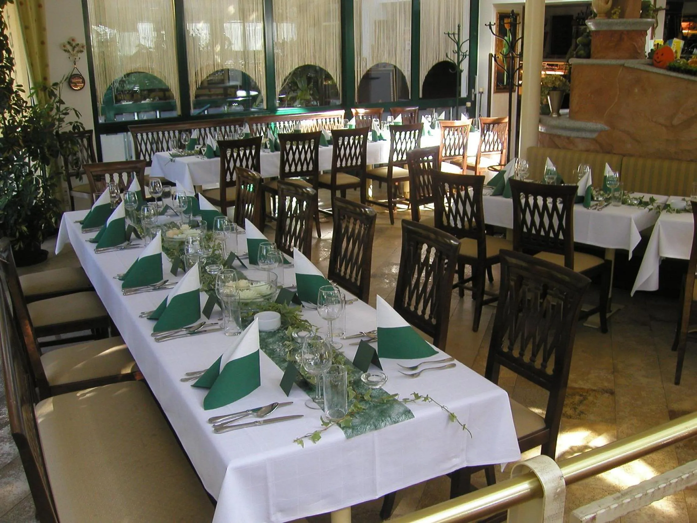 Restaurant/places to eat in Parkhotel Neubauer