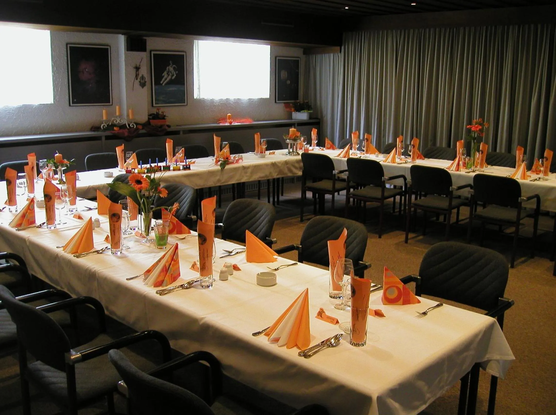 Restaurant/places to eat in Parkhotel Neubauer