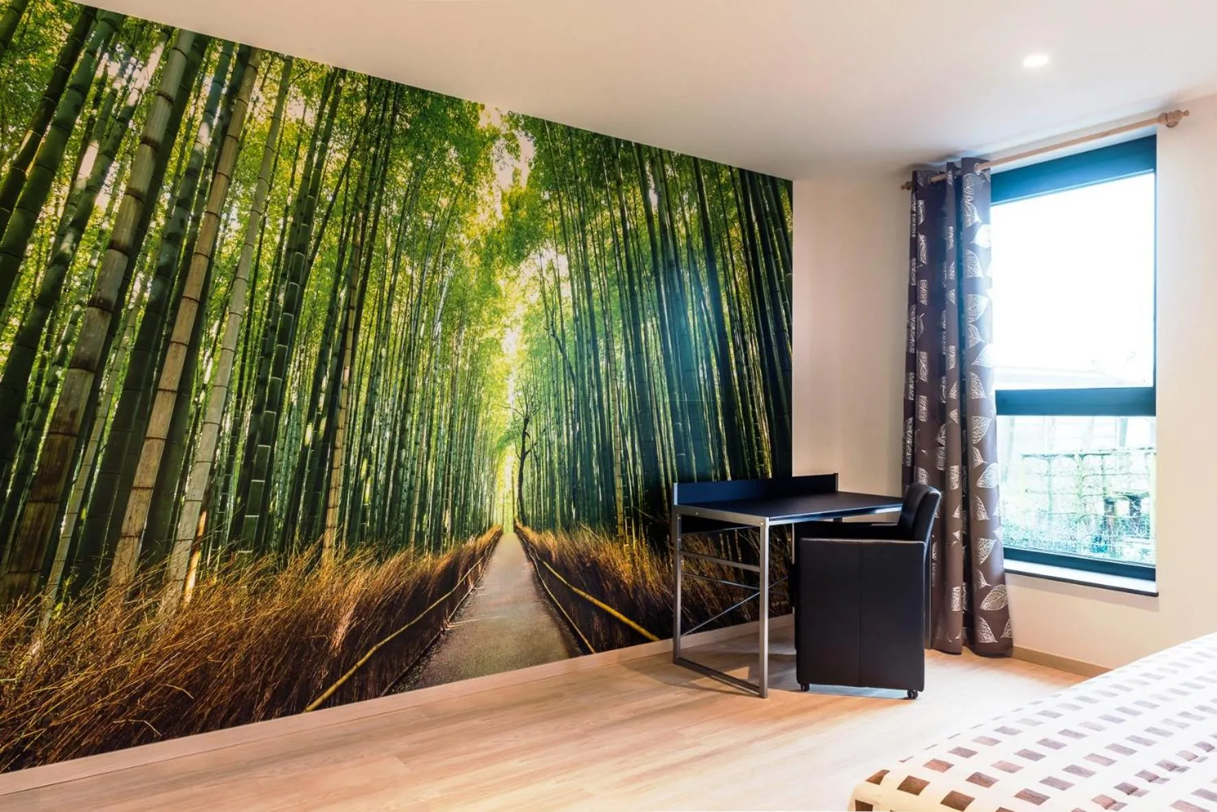 Queen Room with Shared Bathroom in BenBSjeRie