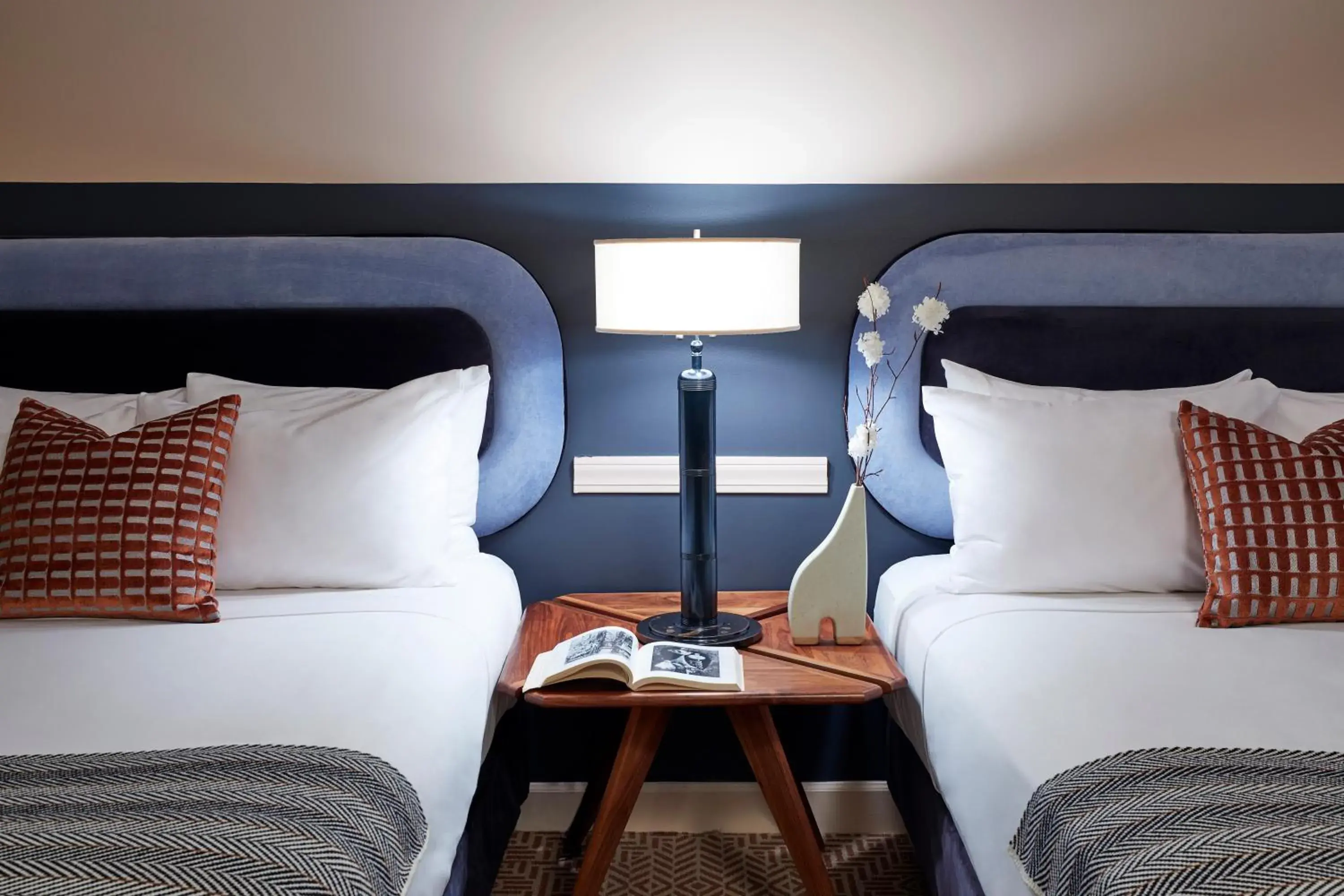 Deluxe Queen Room in The Oliver Hotel Knoxville, by Oliver Deluxe Queen Room in The Oliver Hotel Knoxville, by Oliver