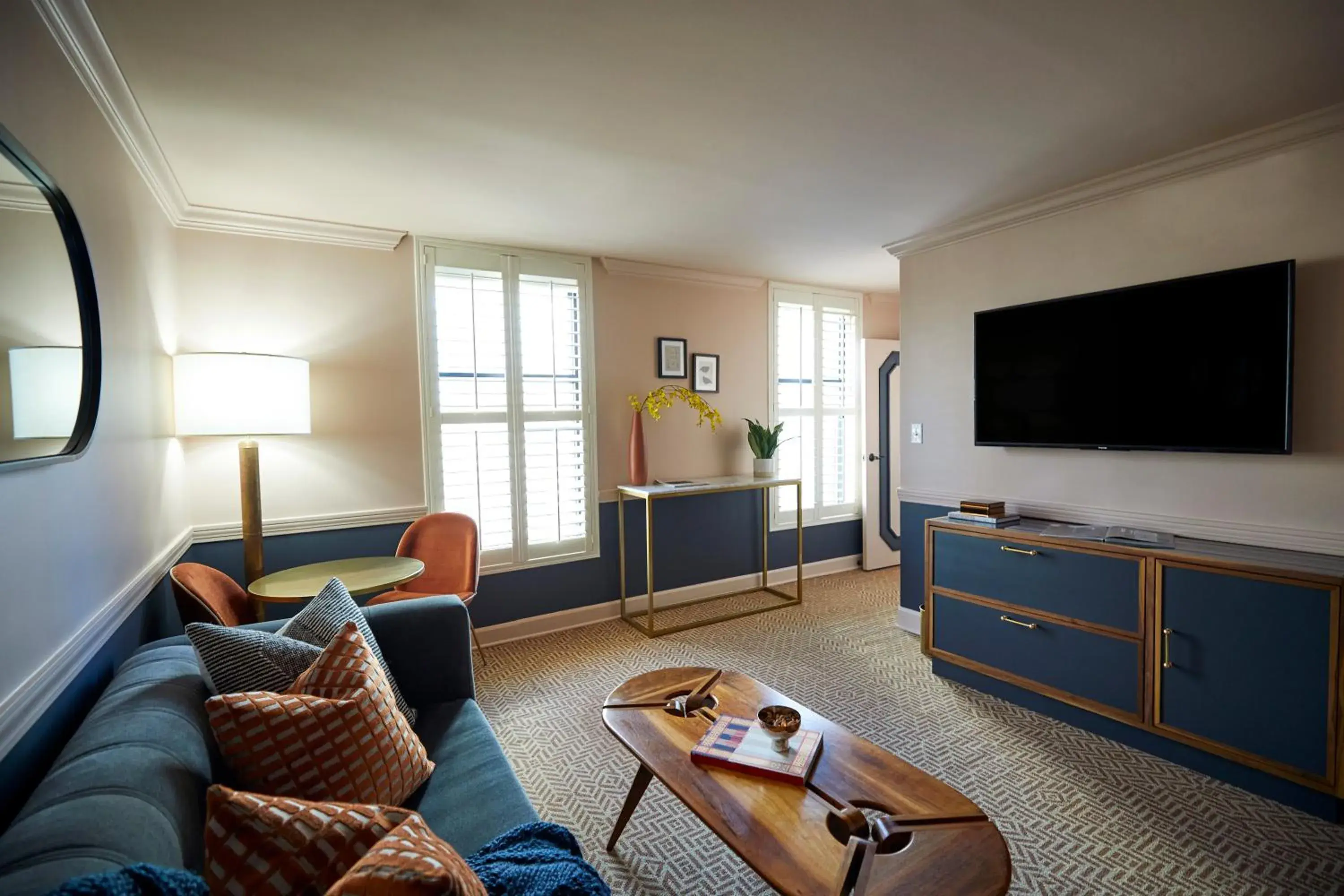 Living room in The Oliver Hotel Knoxville, by Oliver Living room in The Oliver Hotel Knoxville, by Oliver