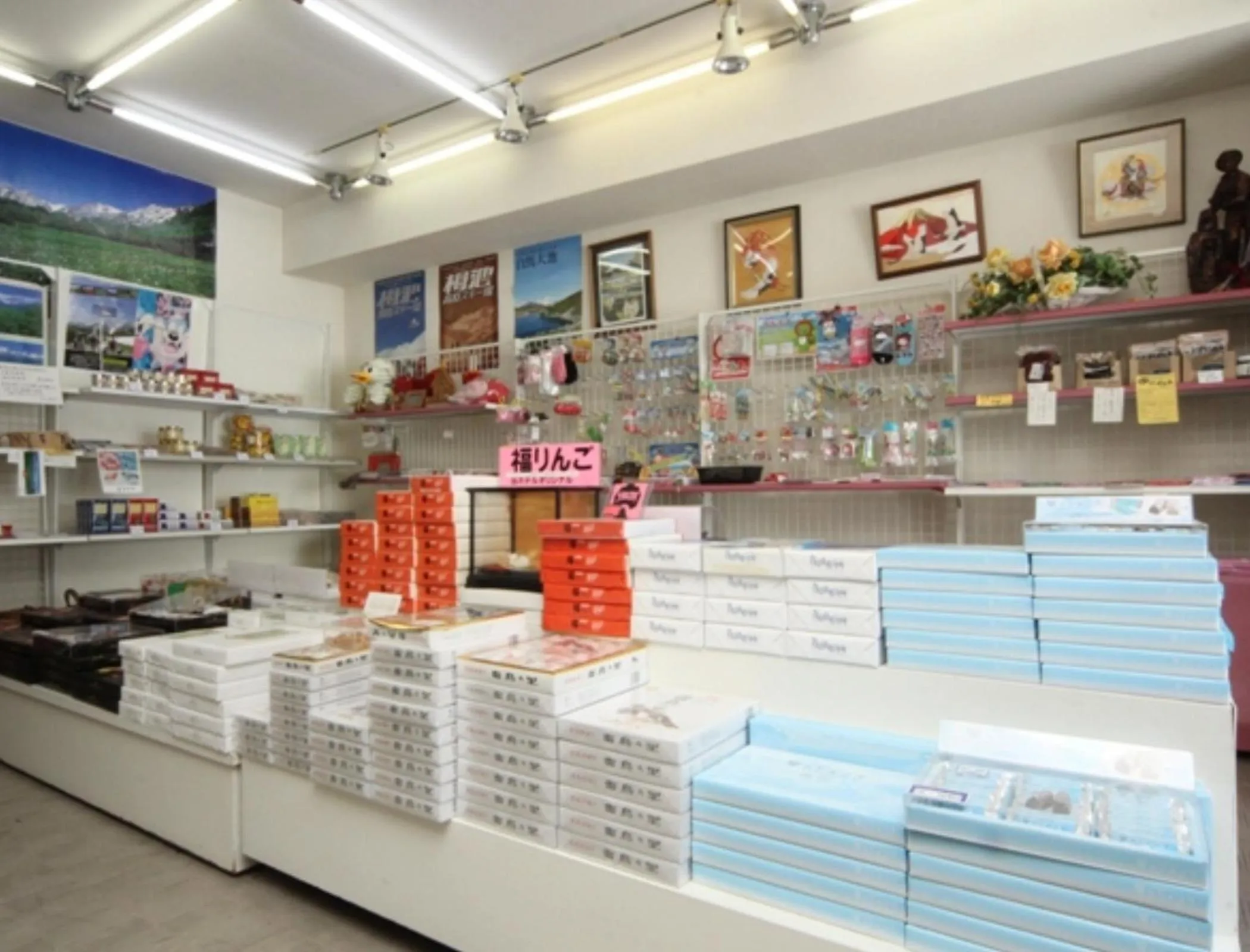 On-site shops in Hotel Sunny Valley