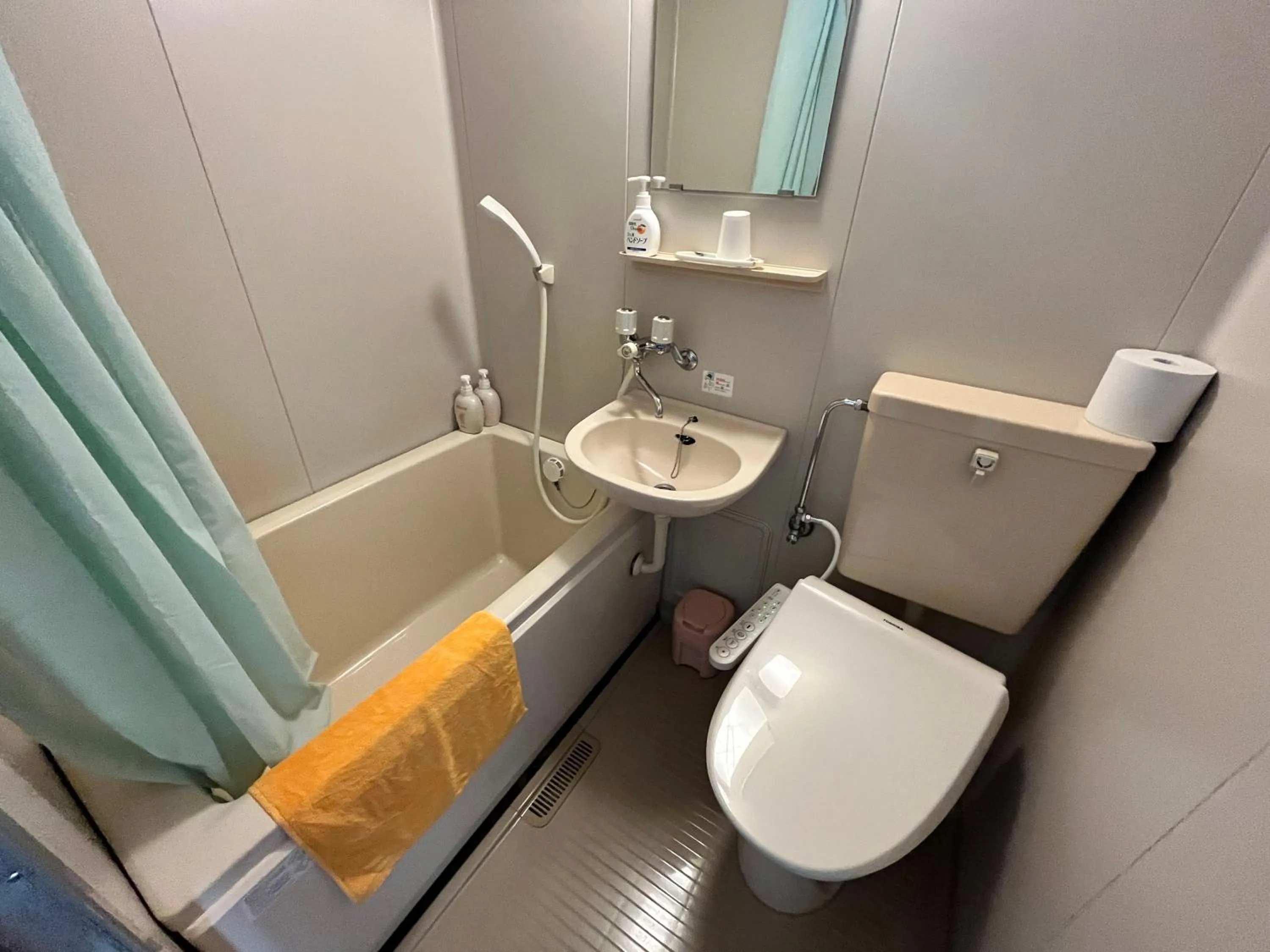 Photo of the whole room in Hotel Sunny Valley