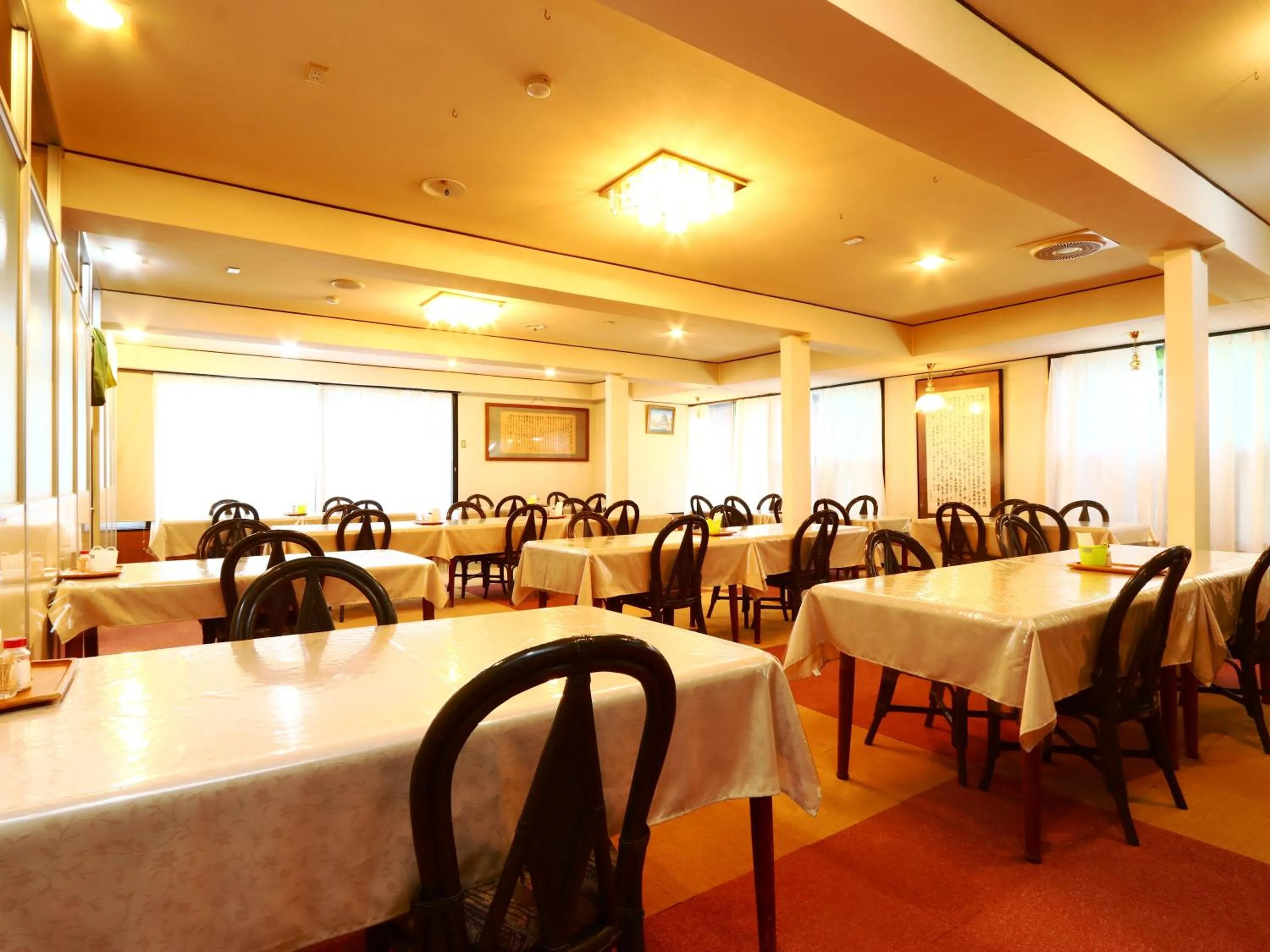 Dining area in Hotel Sunny Valley