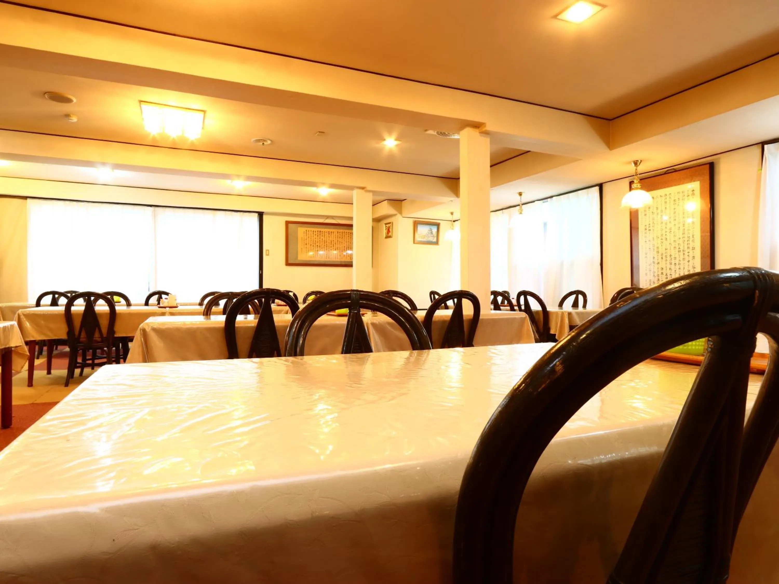 Dining area in Hotel Sunny Valley