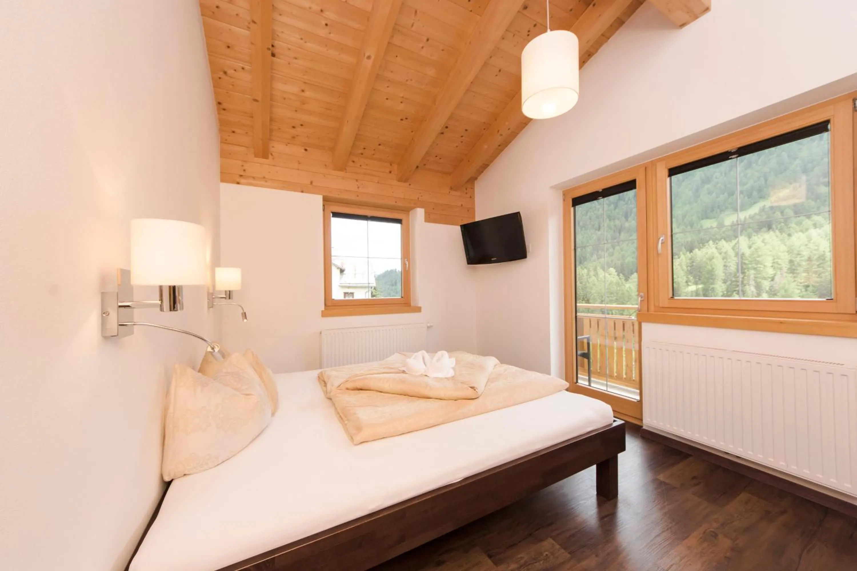 Bedroom, Bed in Chasa Sulai Appartements