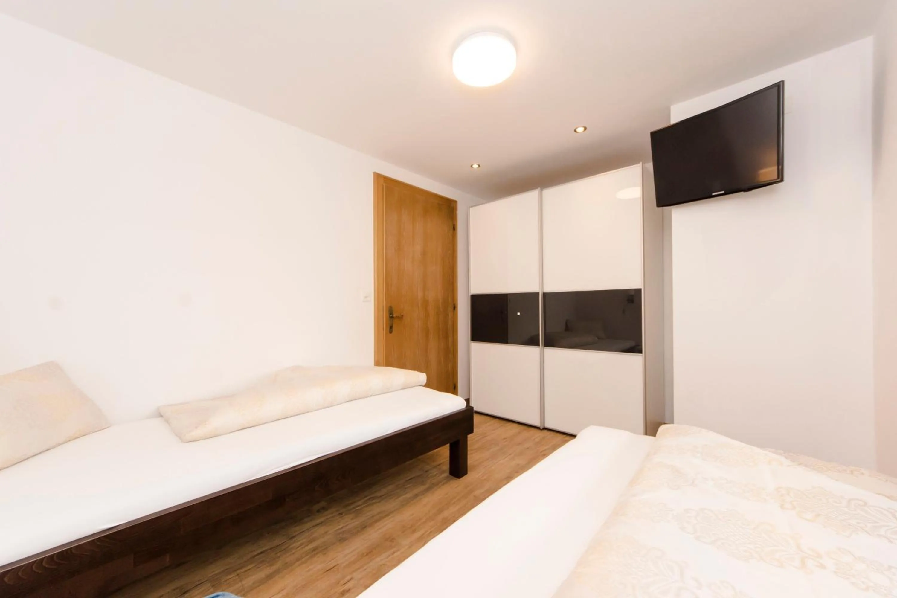 Bedroom, Bed in Chasa Sulai Appartements