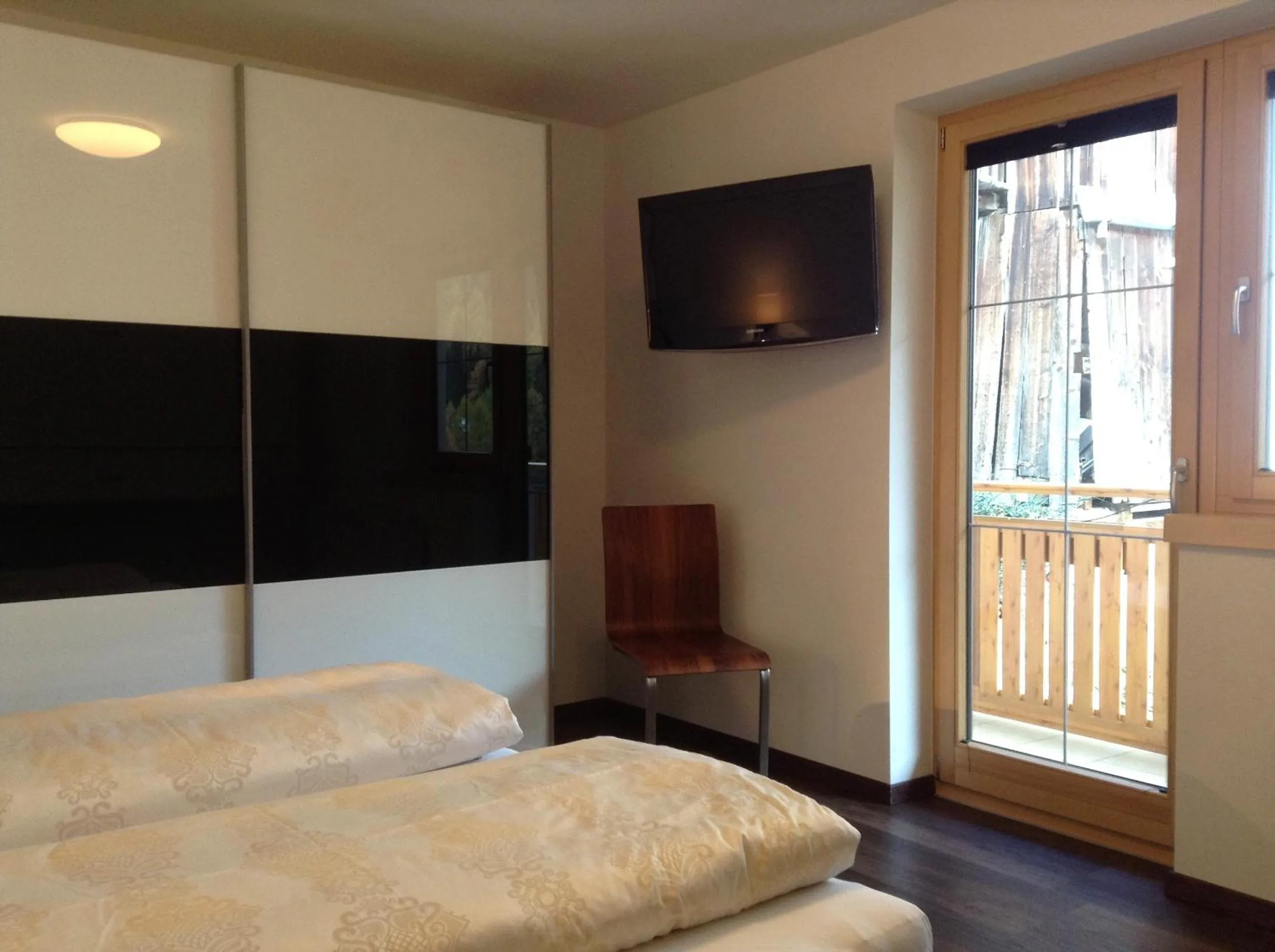 TV and multimedia, Bed in Chasa Sulai Appartements
