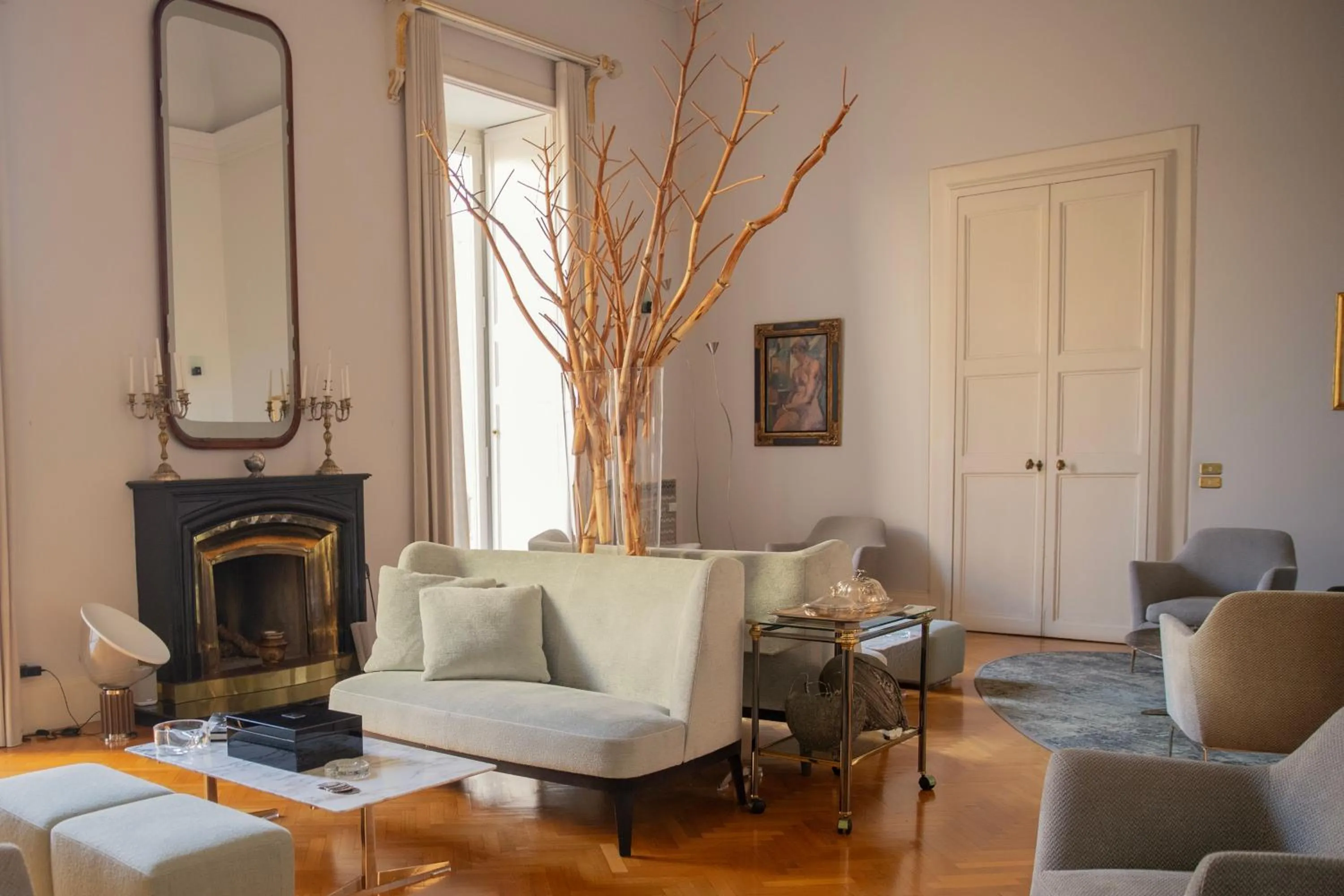 Communal lounge/ TV room in La Fiermontina Palazzo Bozzi Corso Hotel