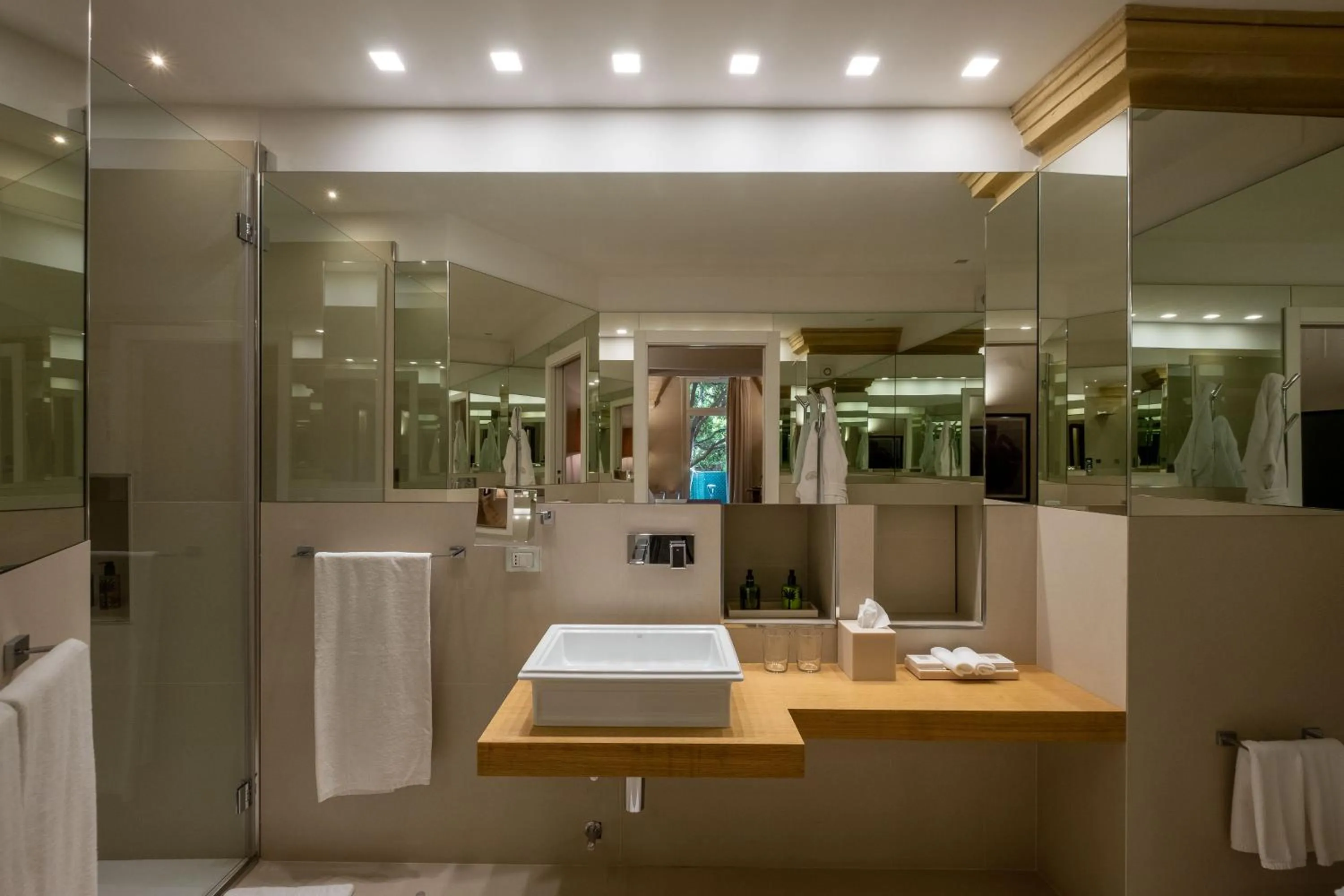 Bathroom in La Fiermontina Palazzo Bozzi Corso Hotel