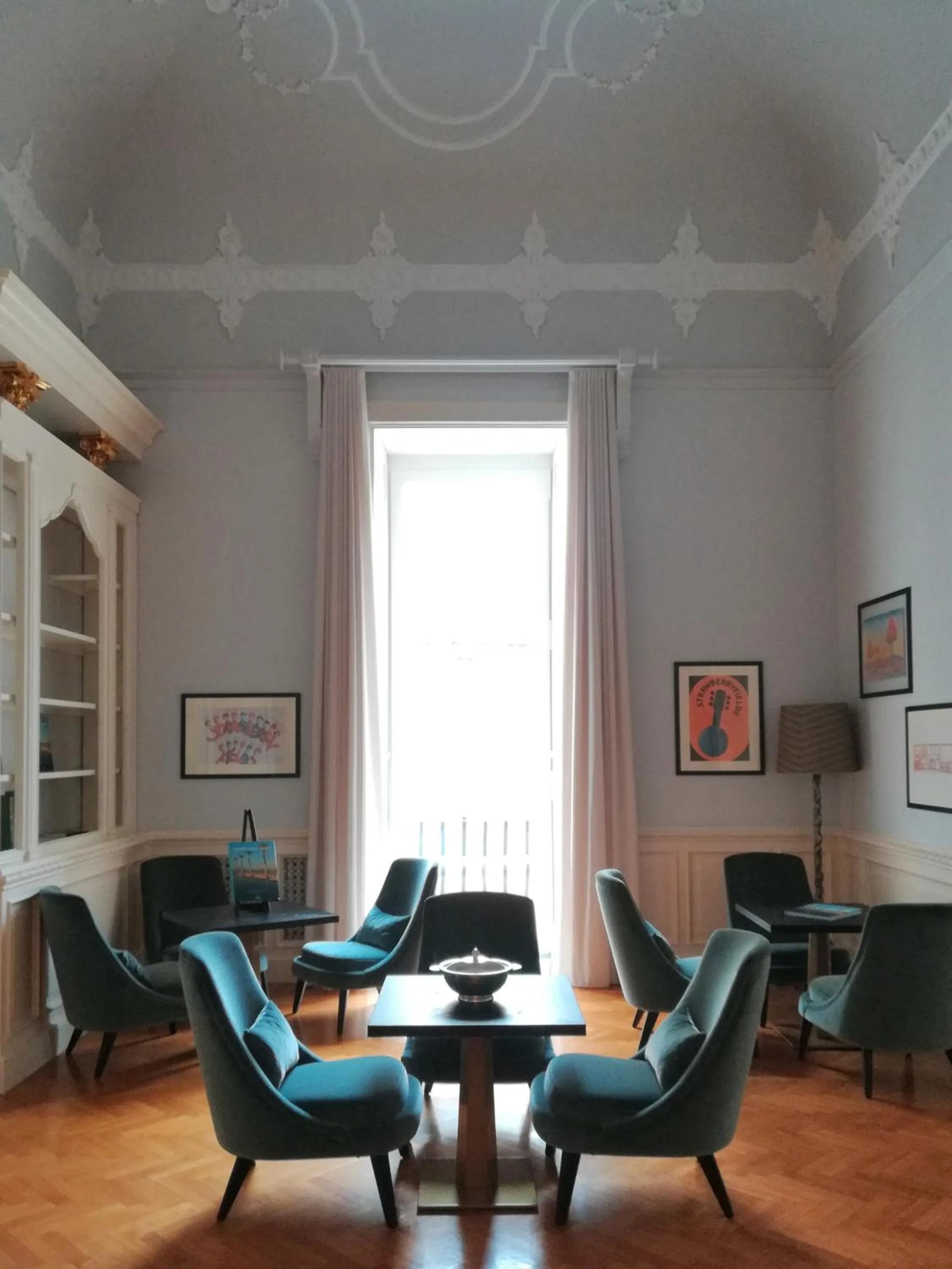 Library in La Fiermontina Palazzo Bozzi Corso Hotel