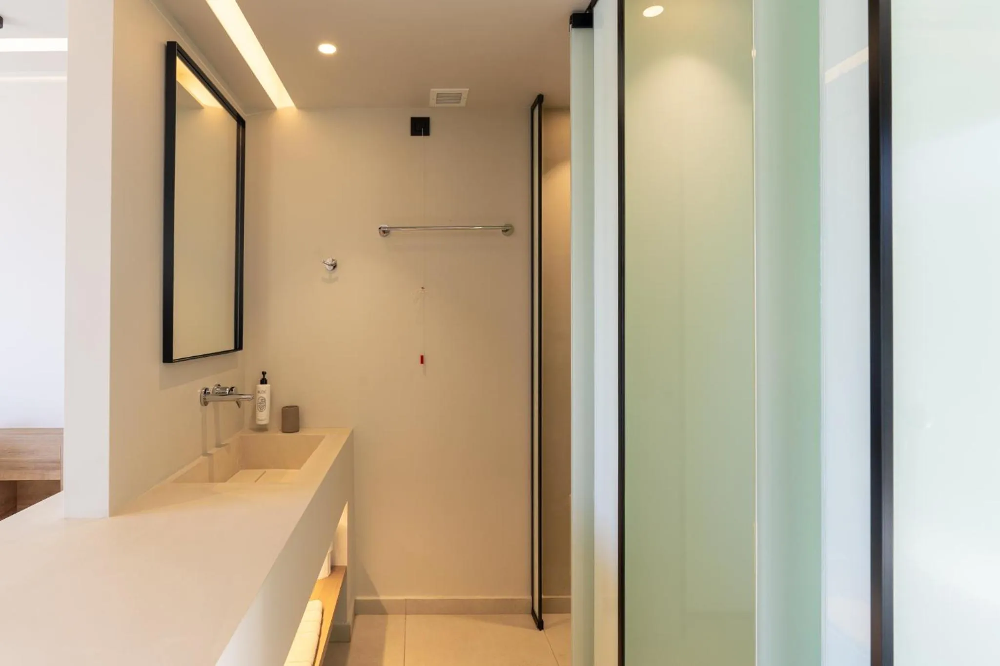 Bathroom in PHEIA, Vriniotis Resorts