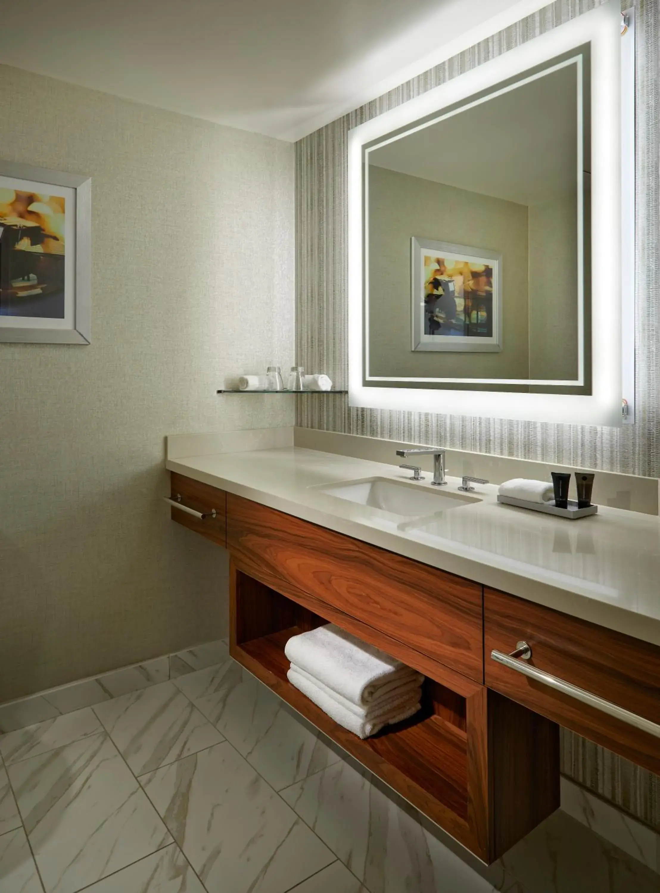 North Tower Ocean 2 Queens Smoking in Hard Rock Hotel & Casino Atlantic City North Tower Ocean 2 Queens Smoking in Hard Rock Hotel & Casino Atlantic City