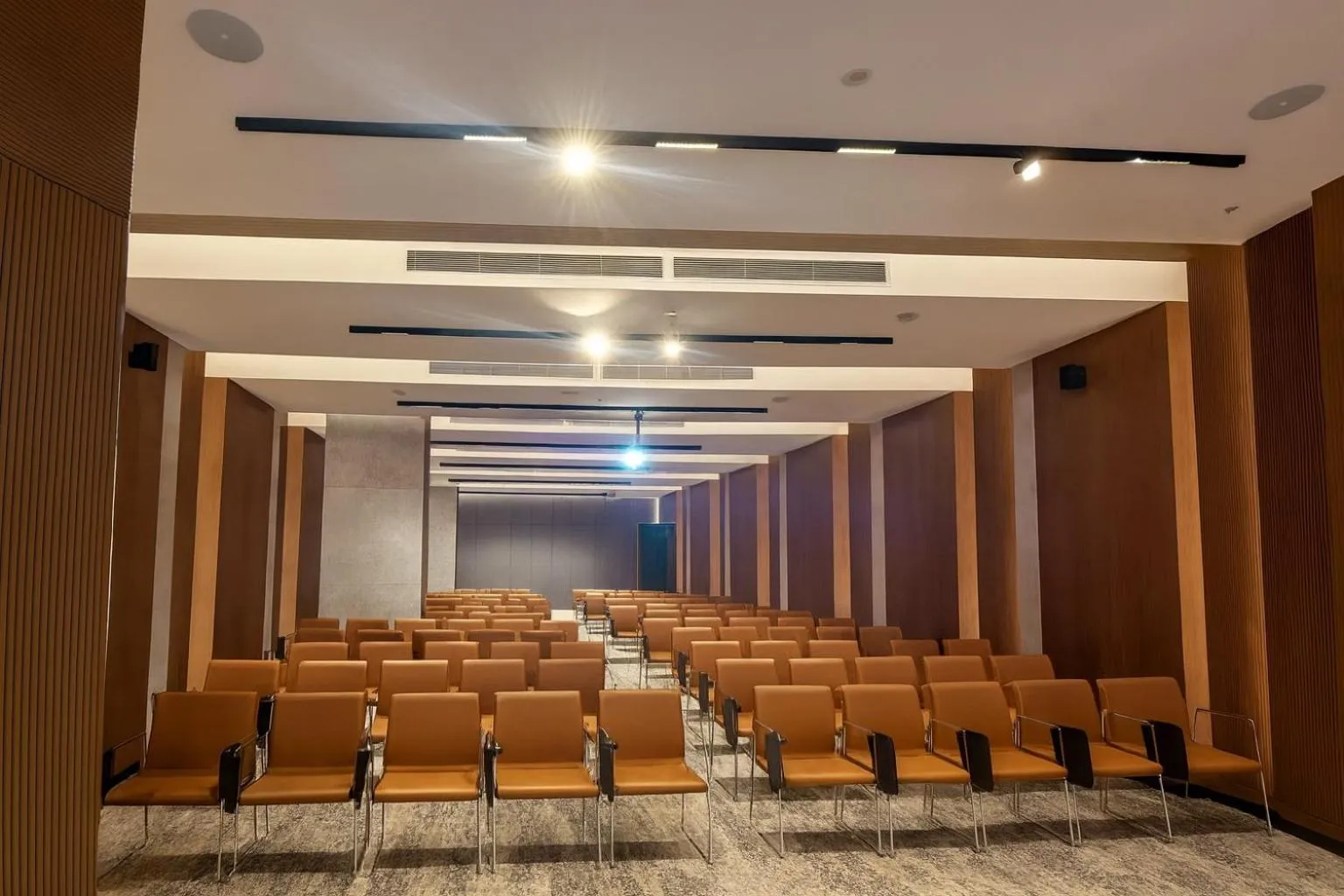 Business facilities in Dosso Dossi Hotels & SPA Golden Horn