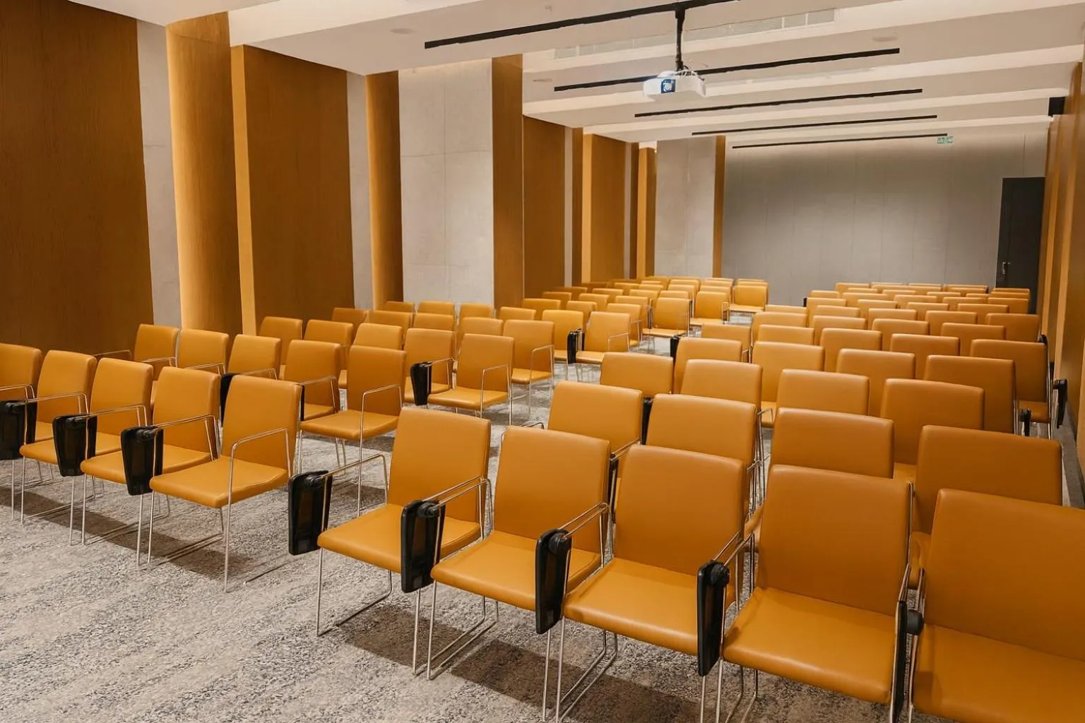 Business facilities in Dosso Dossi Hotels & SPA Golden Horn