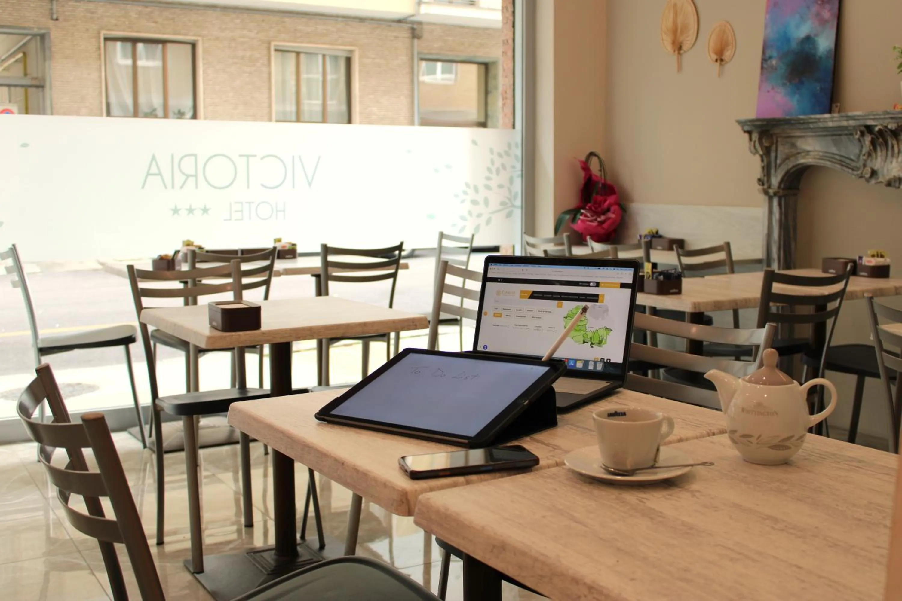 Communal lounge/ TV room in Hotel Victoria