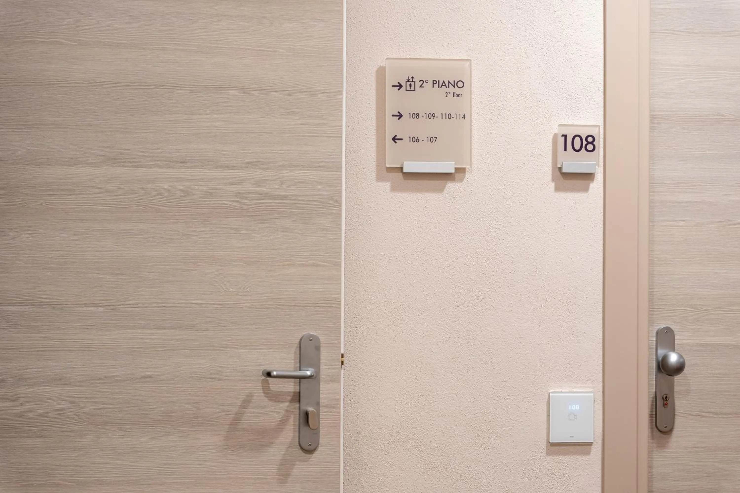 Decorative detail in Hotel Victoria