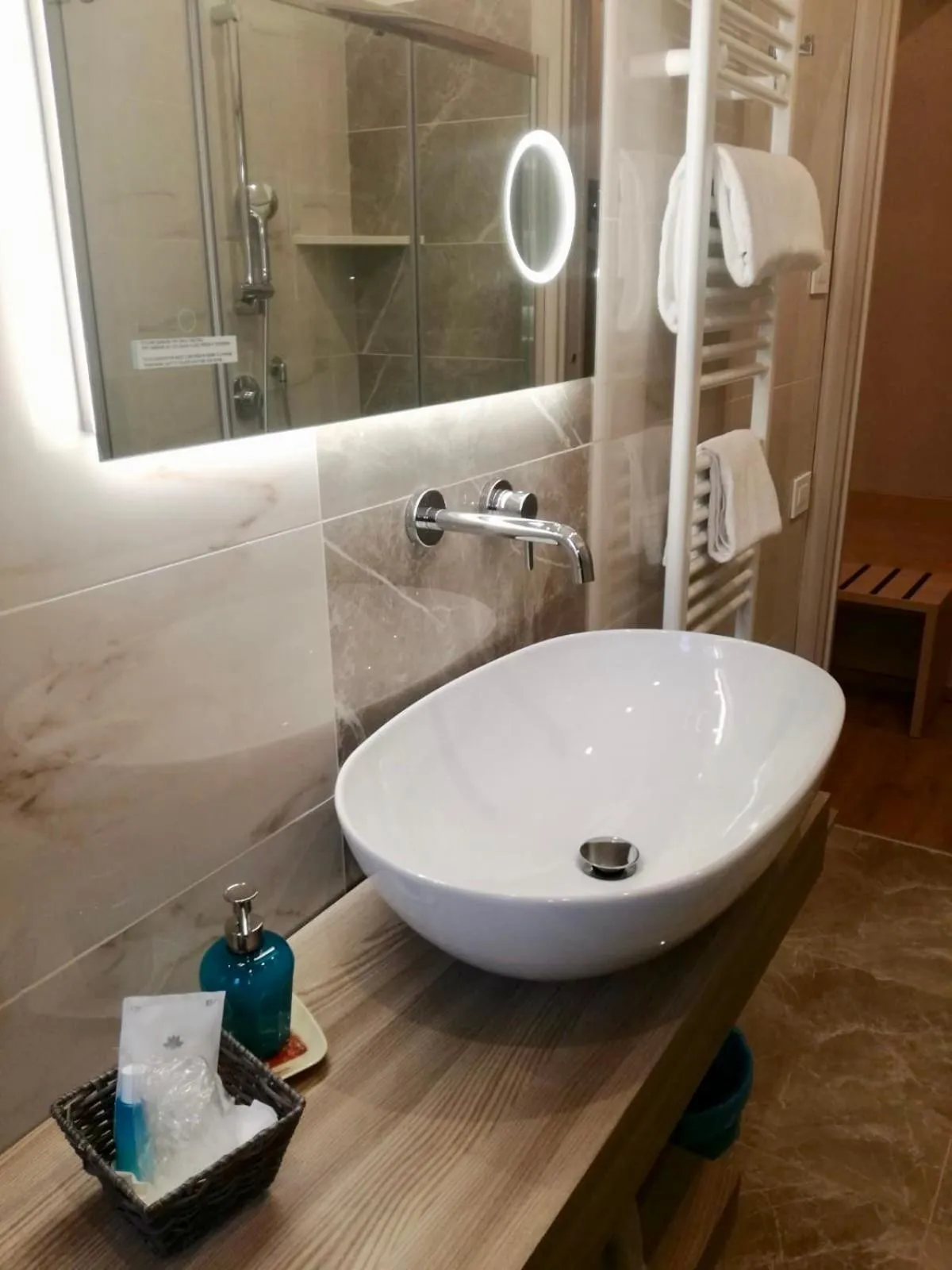 Bathroom in Hotel Victoria