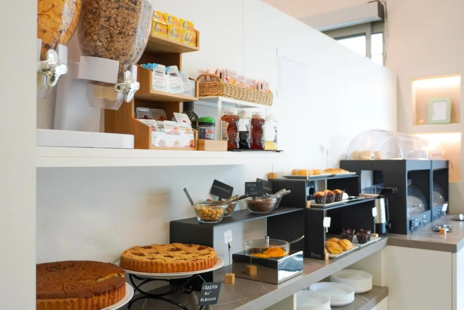 Food and drinks in Hotel Victoria