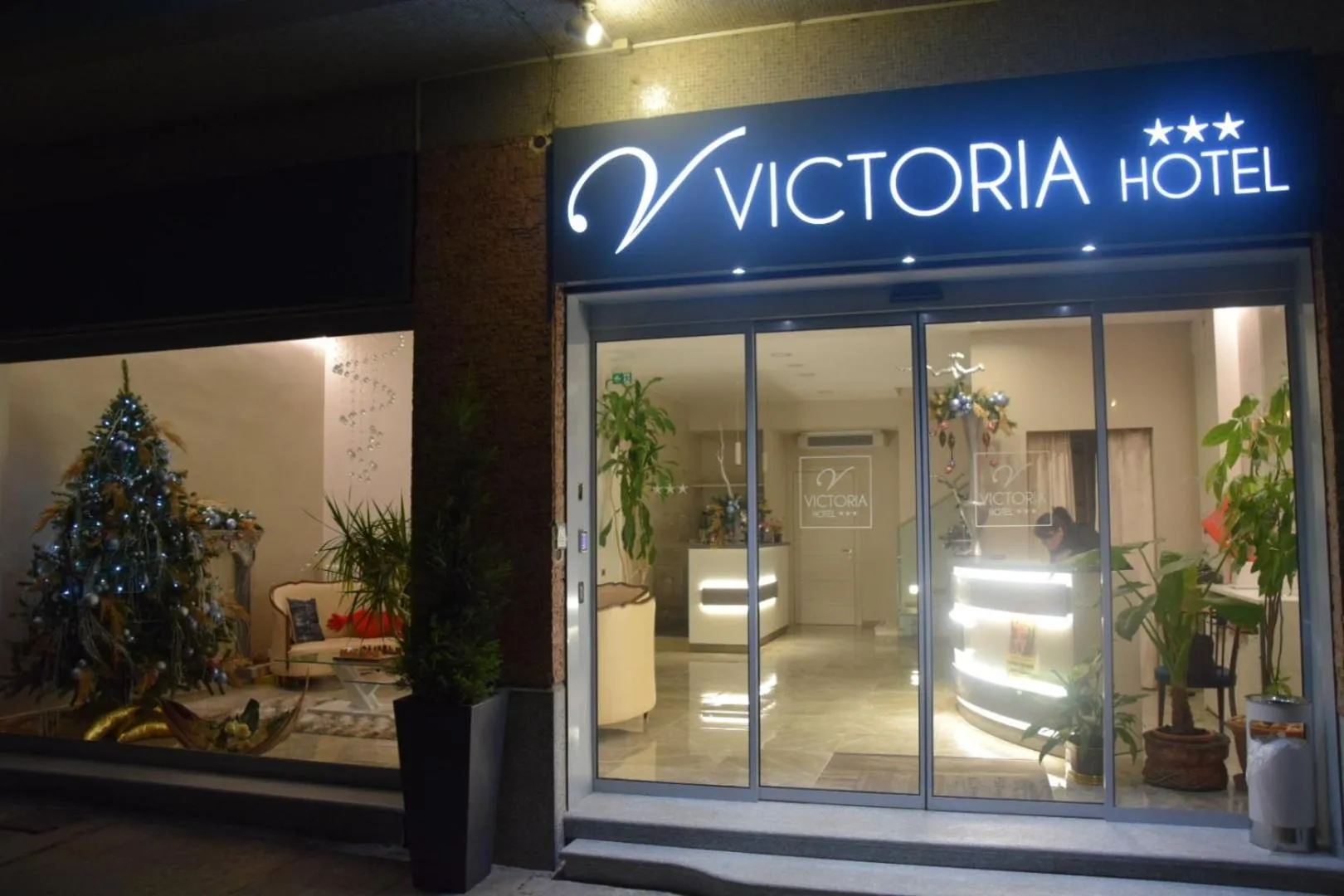 Facade/entrance in Hotel Victoria