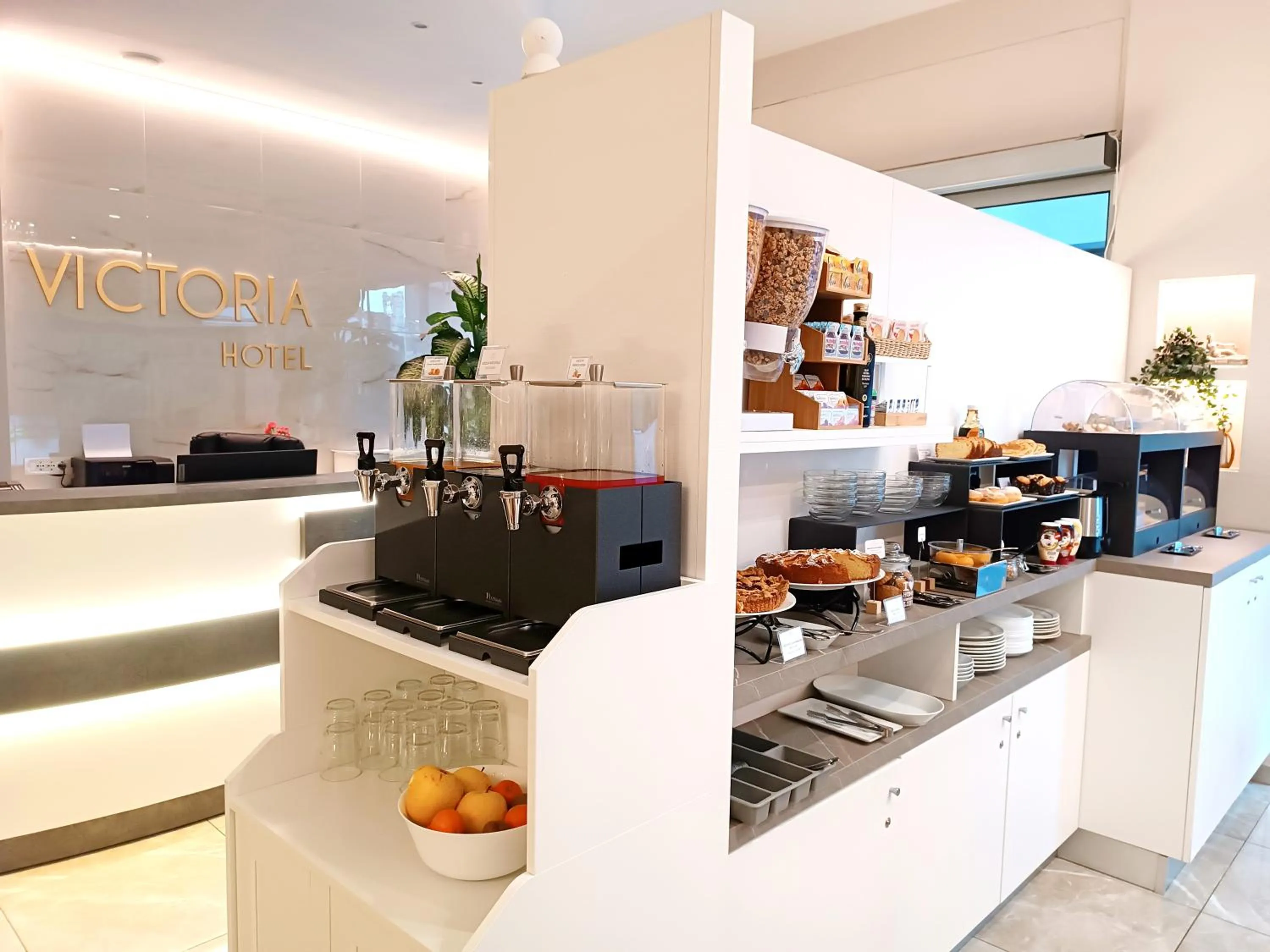 Food and drinks in Hotel Victoria