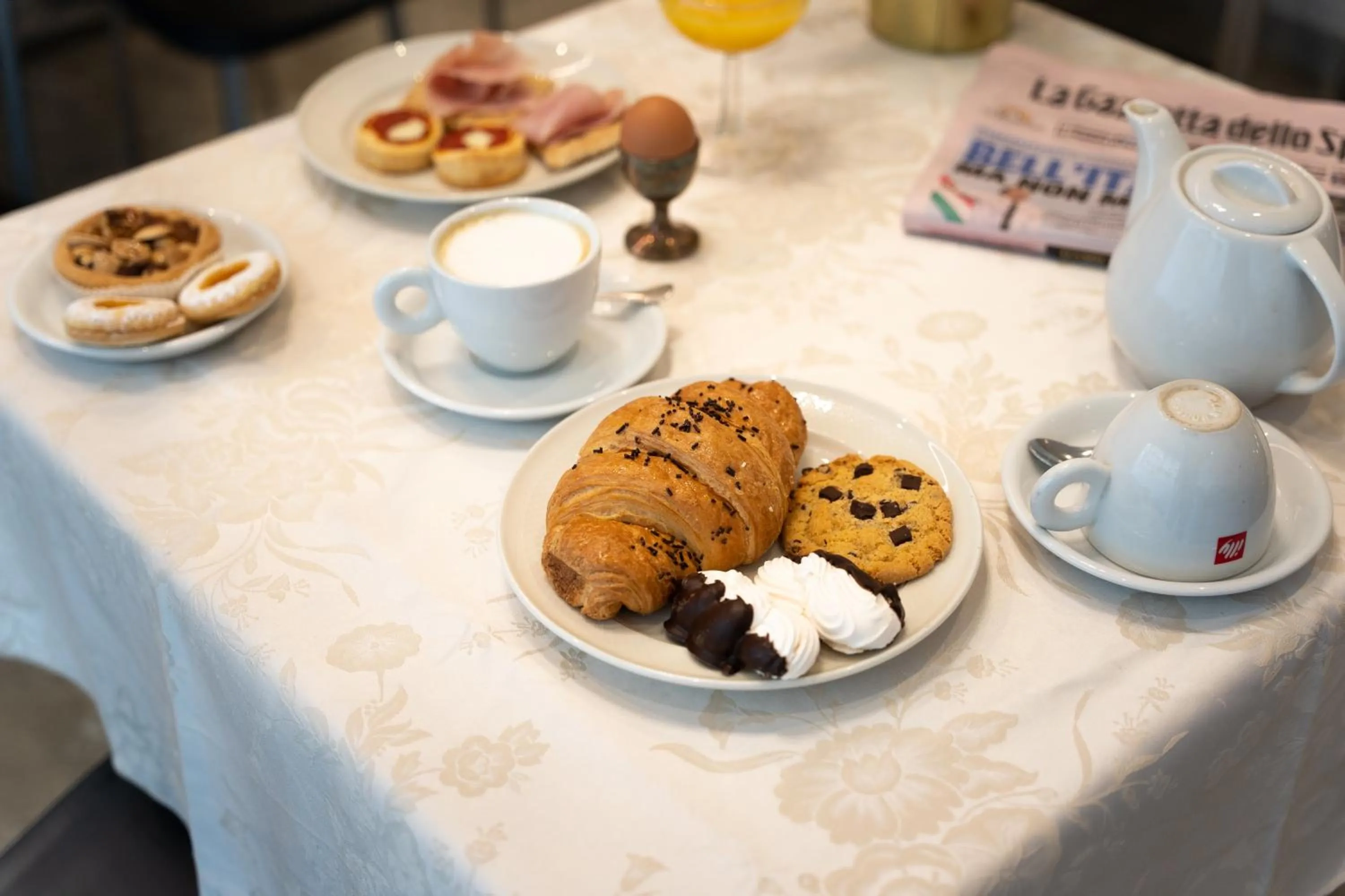 Food and drinks in Hotel Victoria