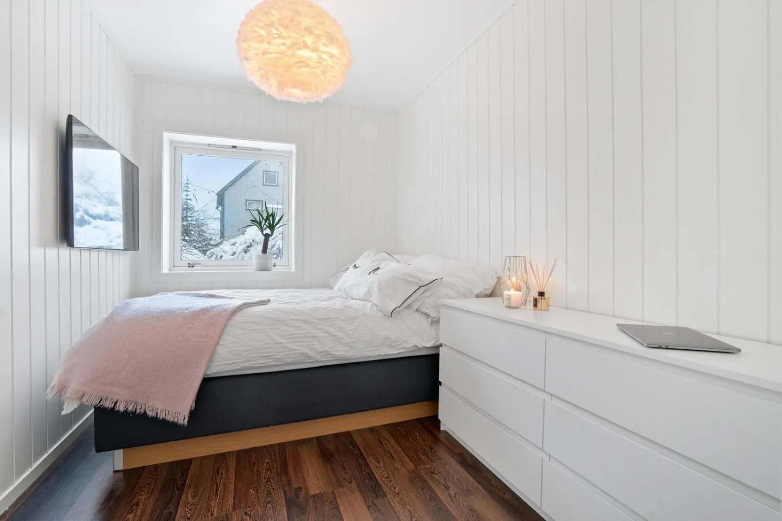 Bed in Modern apartment Tromsø