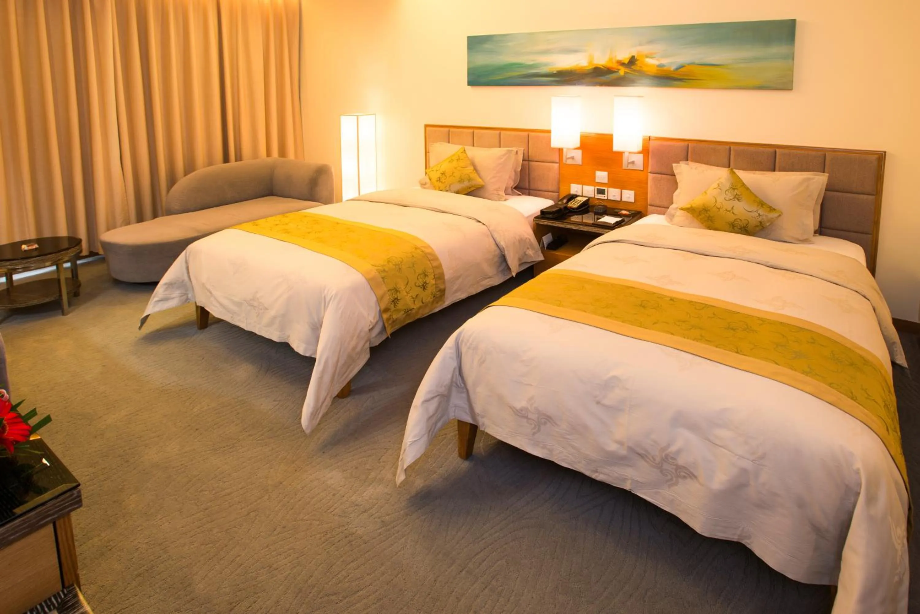 Bed in Shenzhen Longgang Rivan Hotel