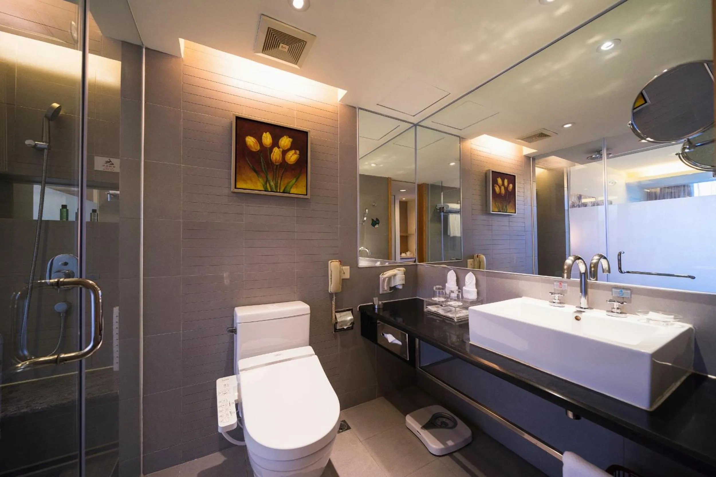 Bathroom in Shenzhen Longgang Rivan Hotel