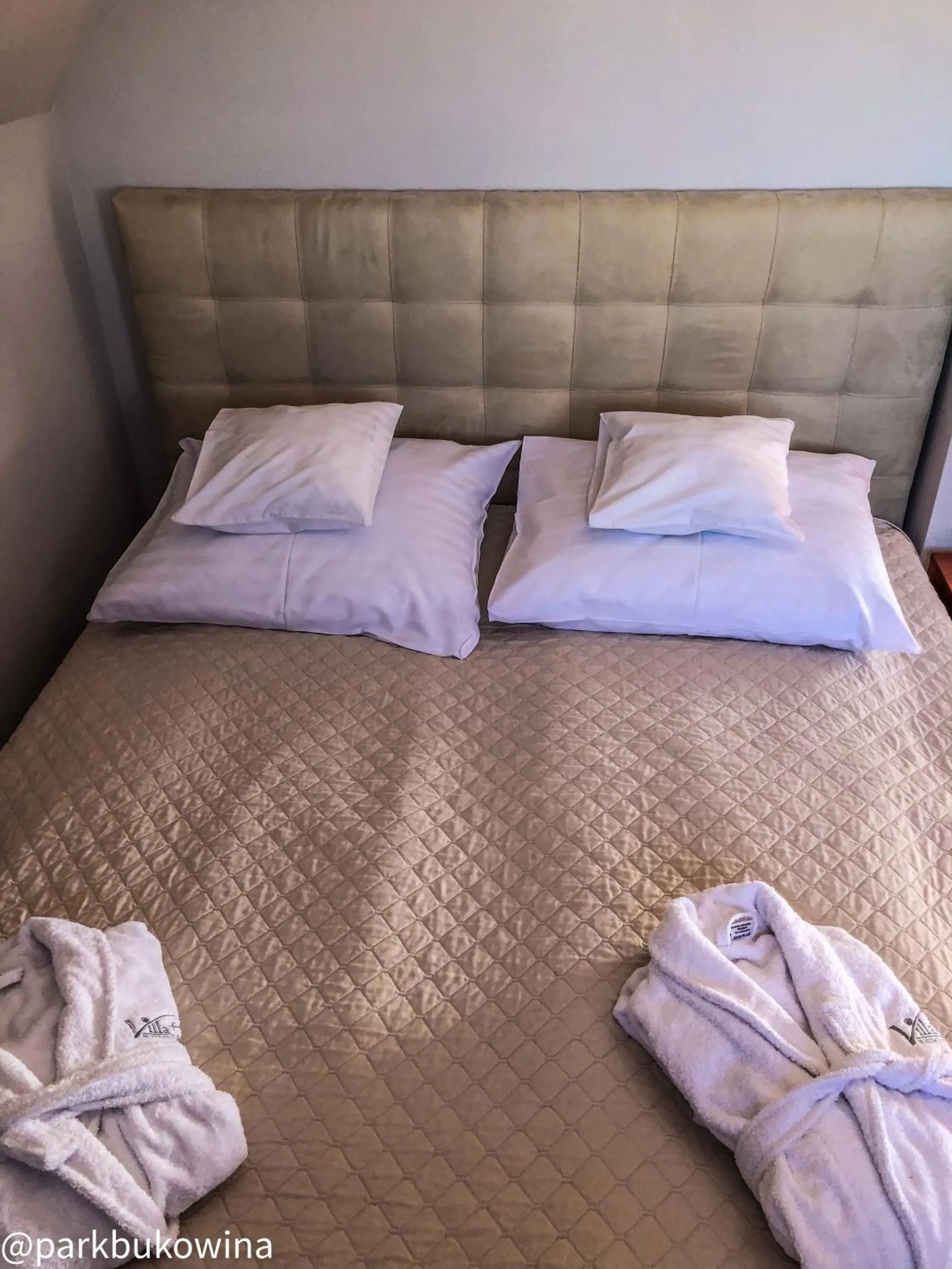 Bedroom, Bed in Villa Park