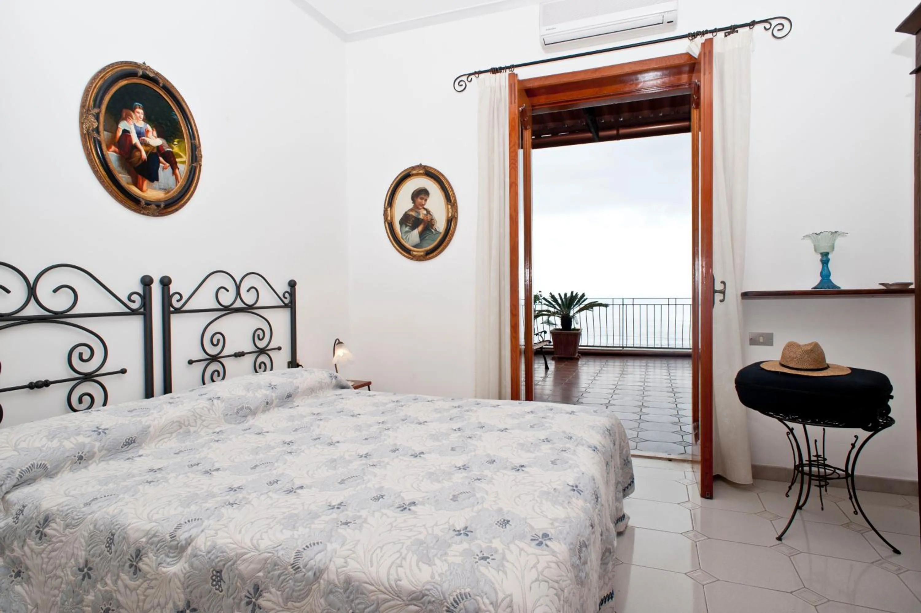 Bedroom in Villa La Roccia - Arienzo