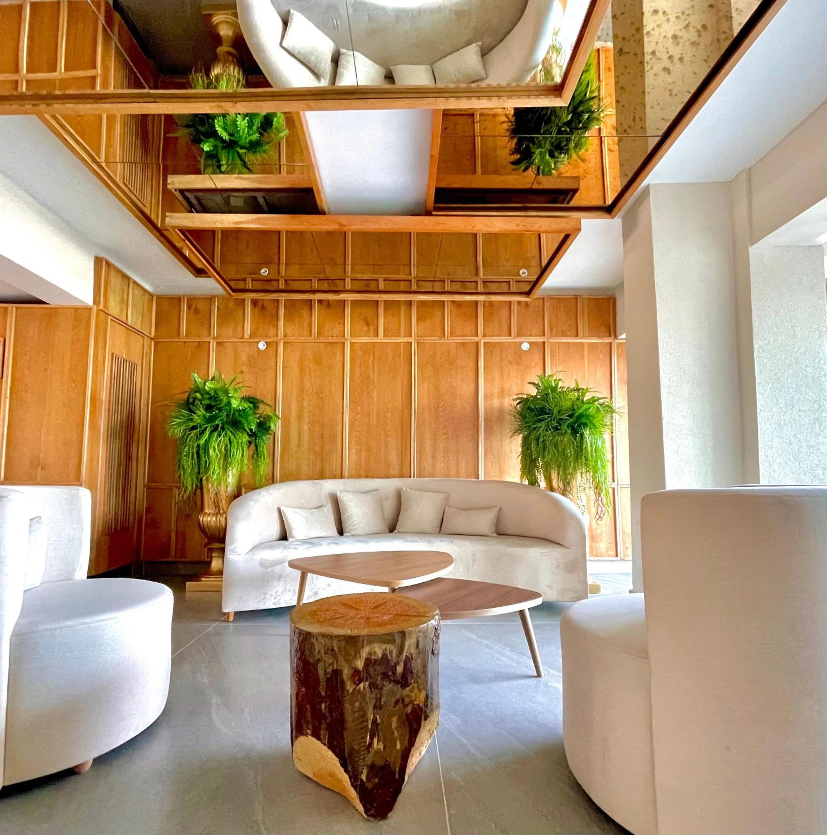 Lobby or reception in LAUR HOTELS Experience & Elegance