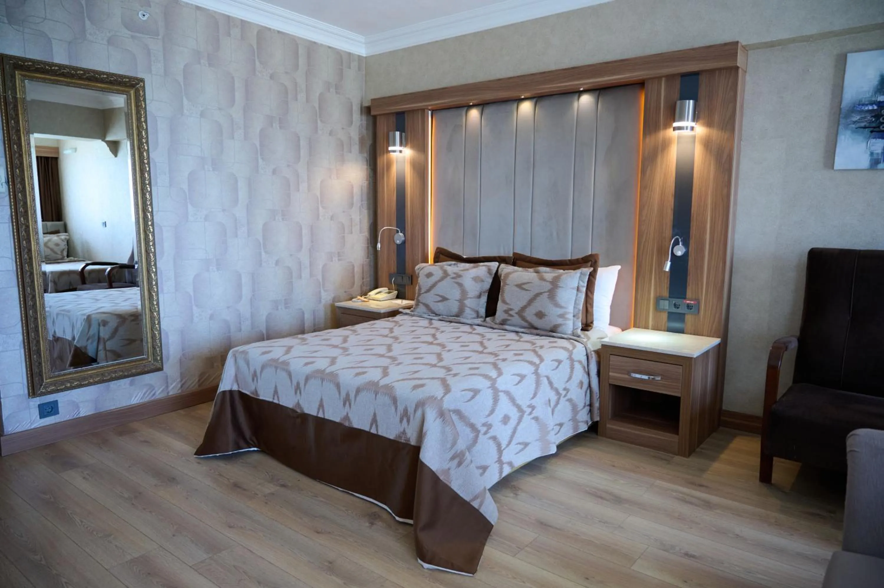 Photo of the whole room, Bed in LAUR HOTELS Experience & Elegance