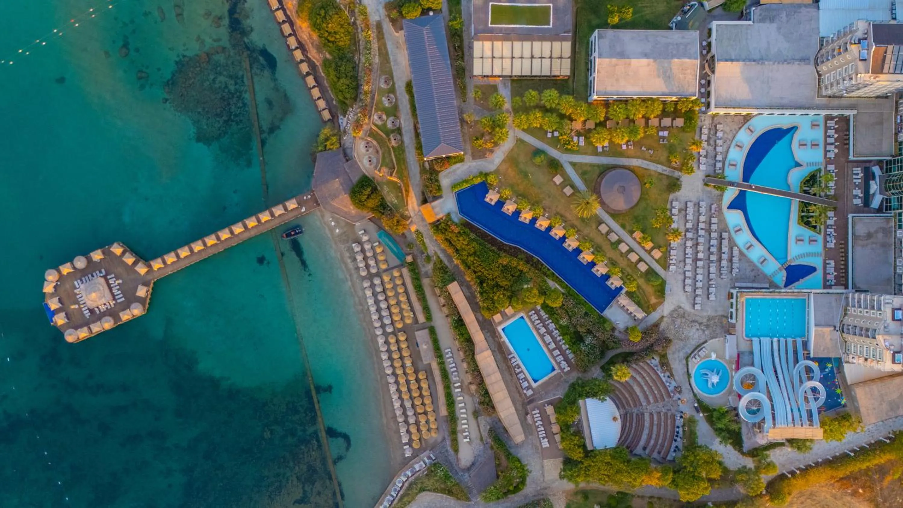 Property building in LAUR HOTELS Experience & Elegance